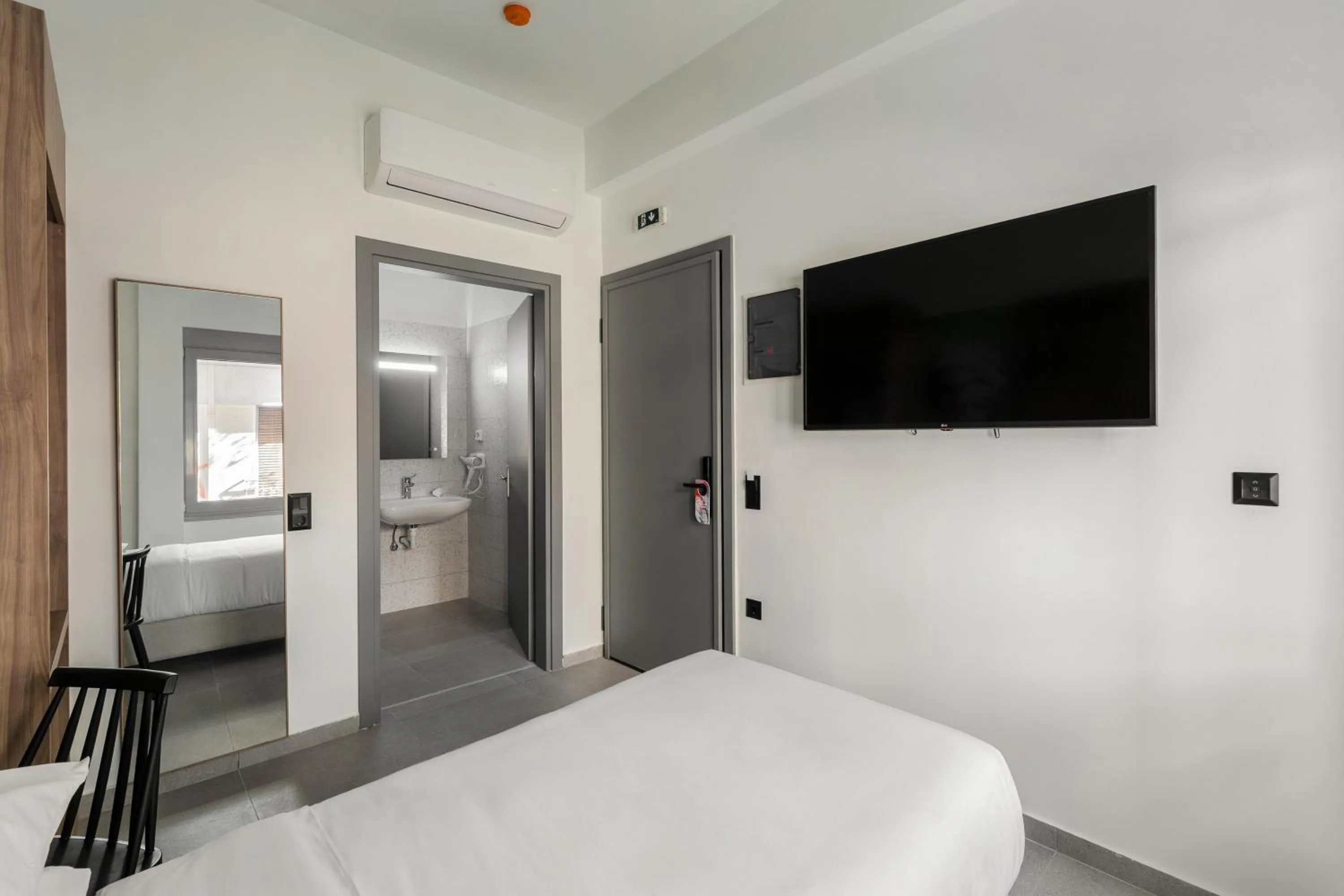 Budget Single Room - single occupancy in The Q Hotel