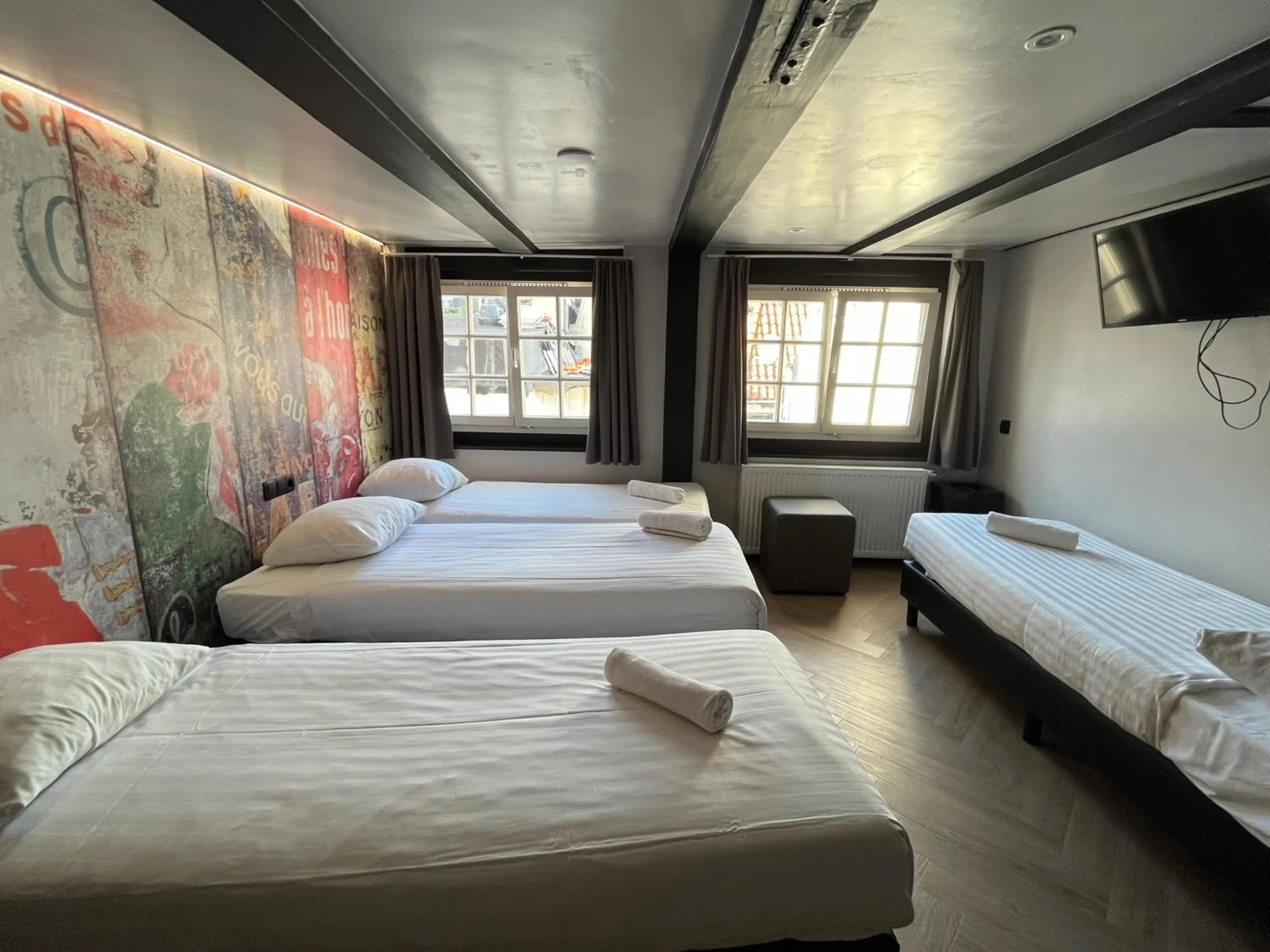 Quadruple Private Room in Heart of Amsterdam Hostel