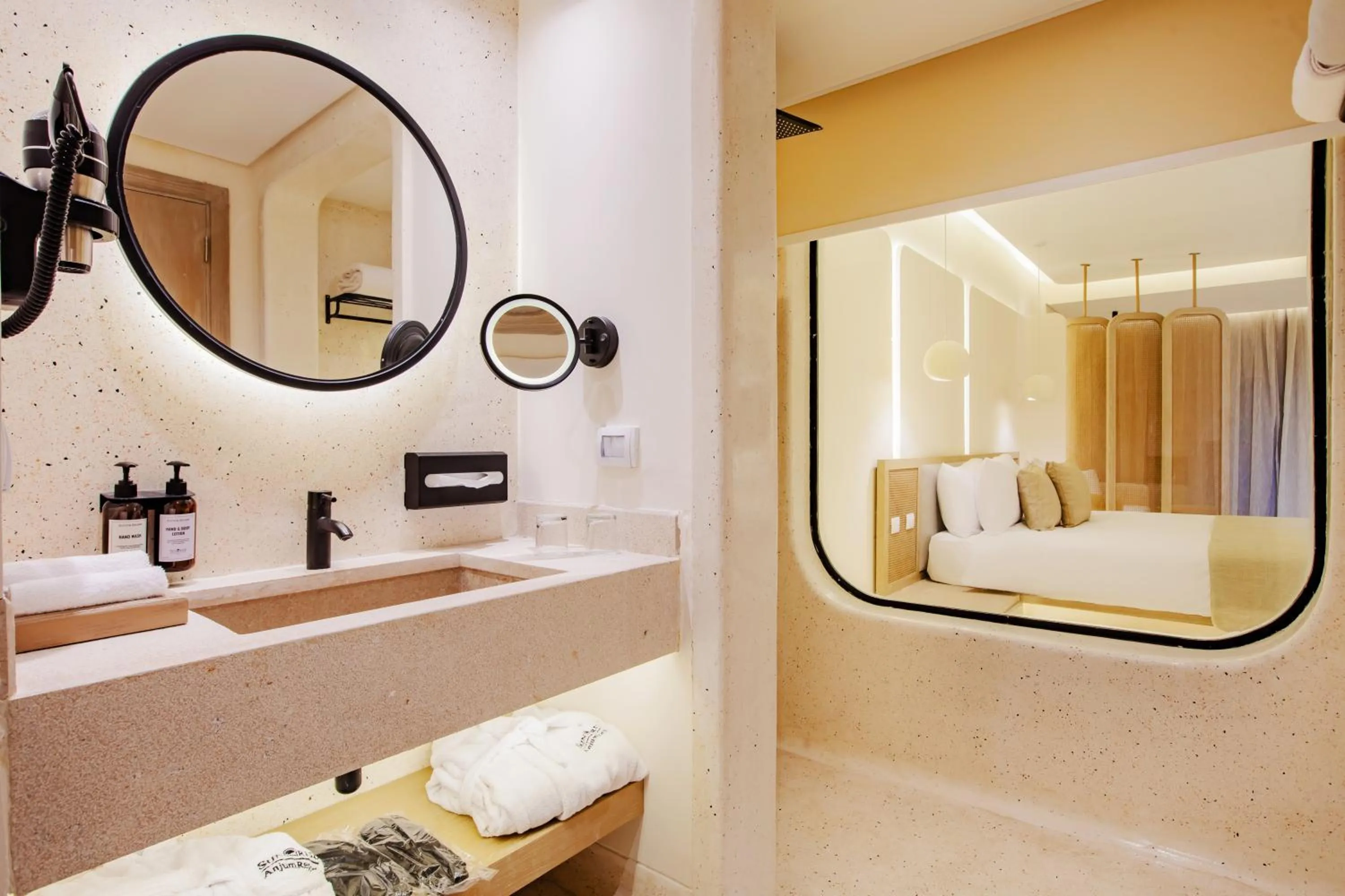 Junior Swim-Up Suite in Sunrise Anjum Resort