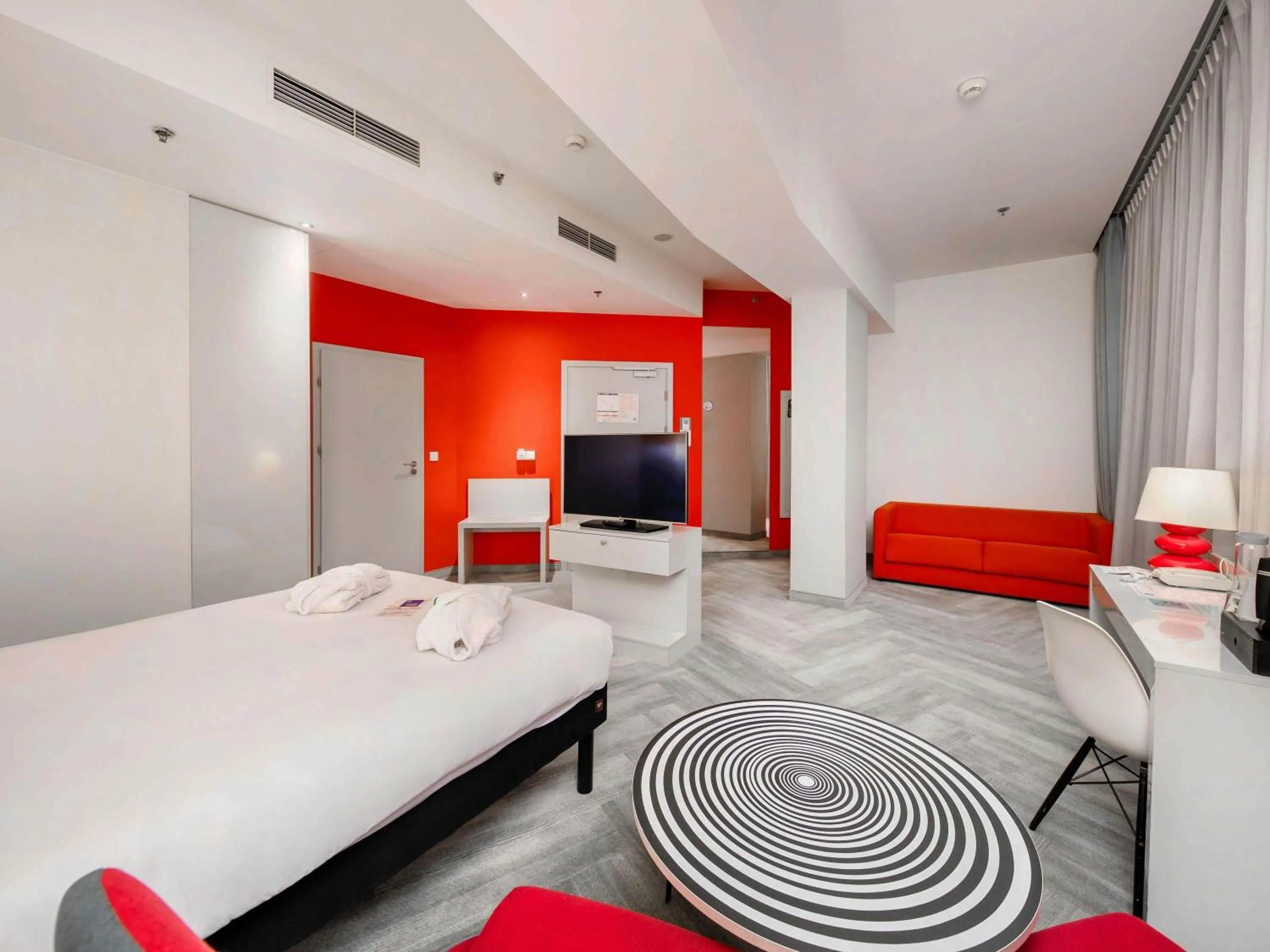 Superior Double Room with One Double Bed and Sofa in Ibis Styles Wroclaw Centrum