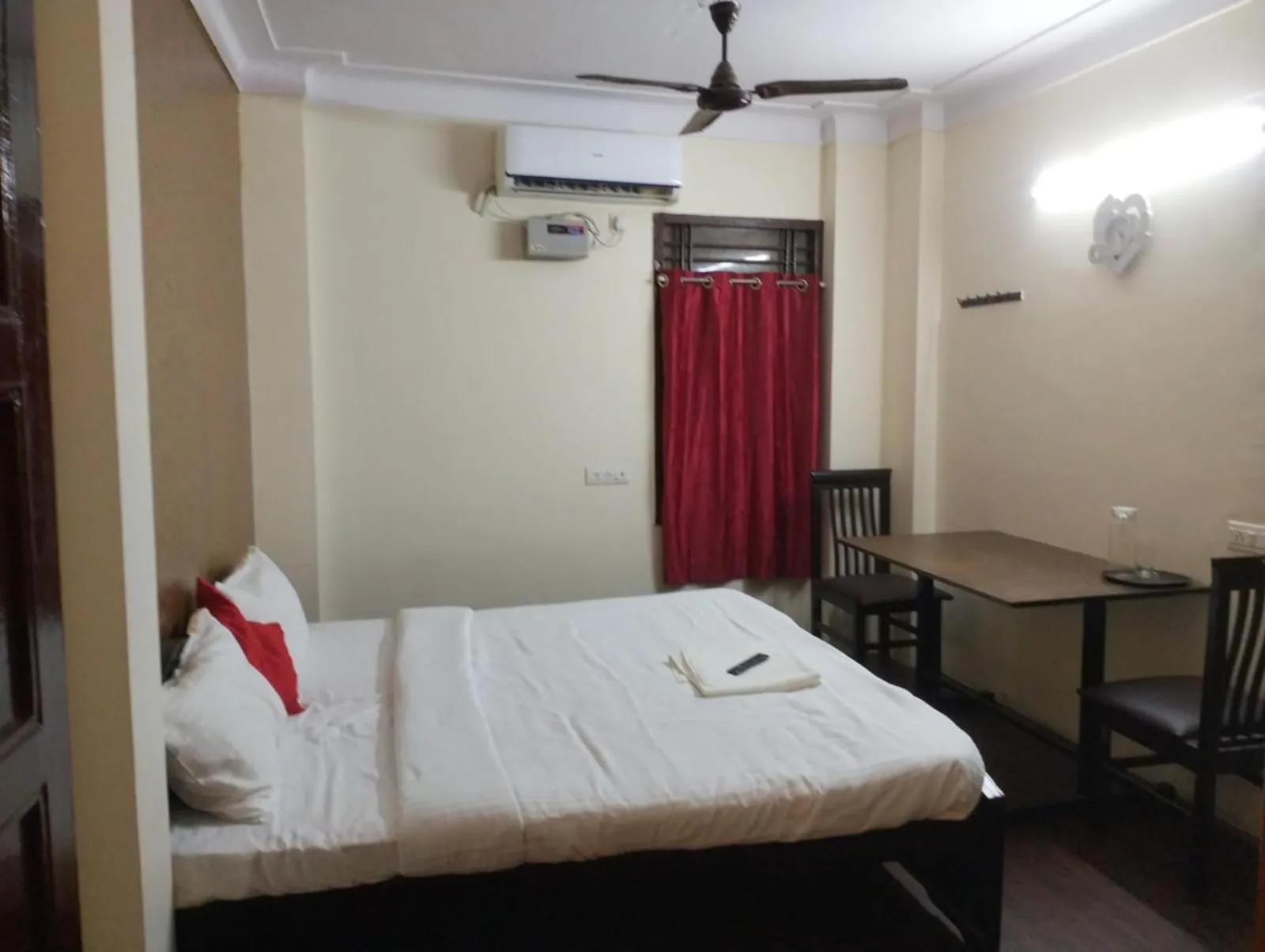 Standard Double Room in Sharma Residency Chennai Egmore