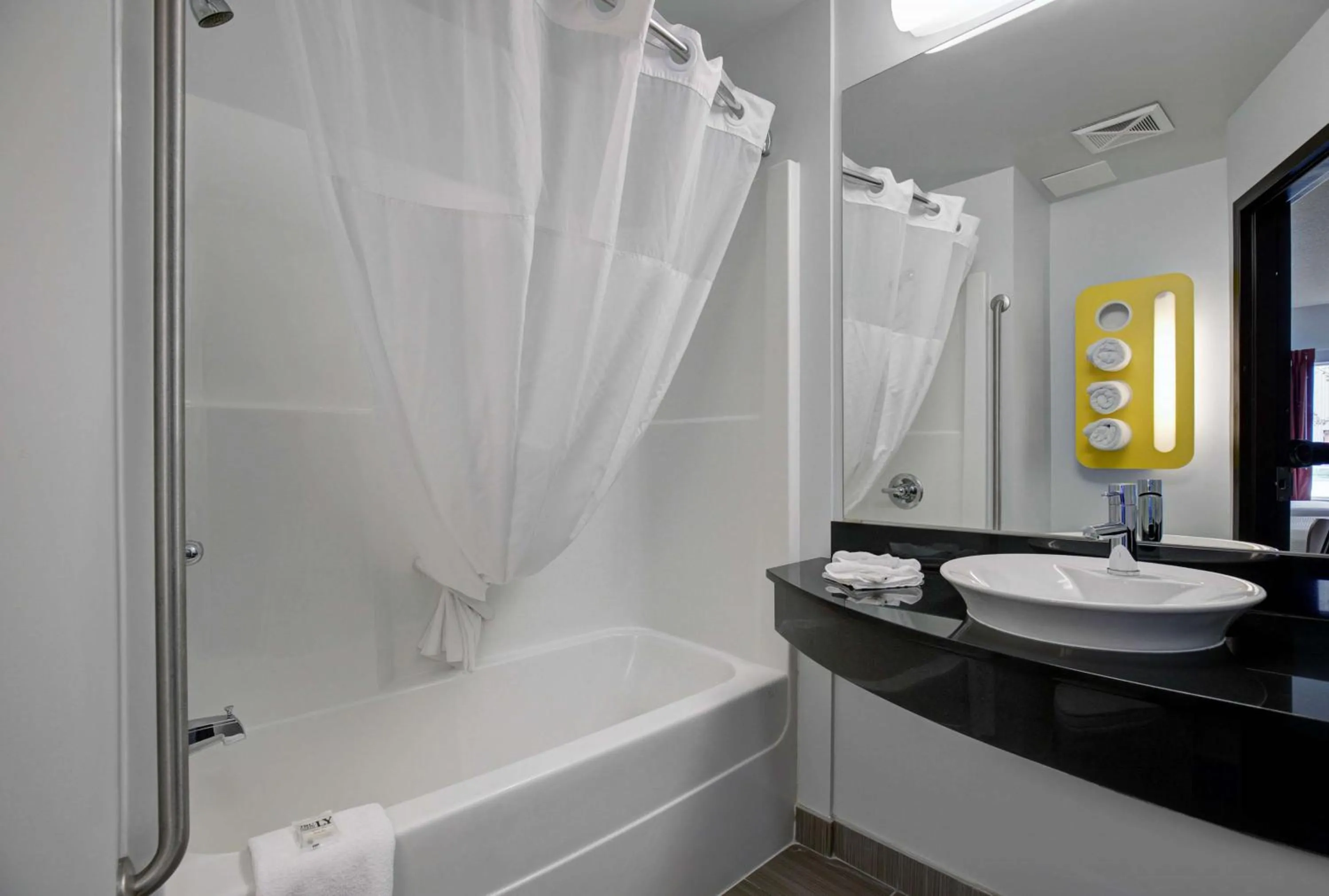 Deluxe Queen Room with Two Queen Beds - Non-Smoking in Motel 6 Airdrie