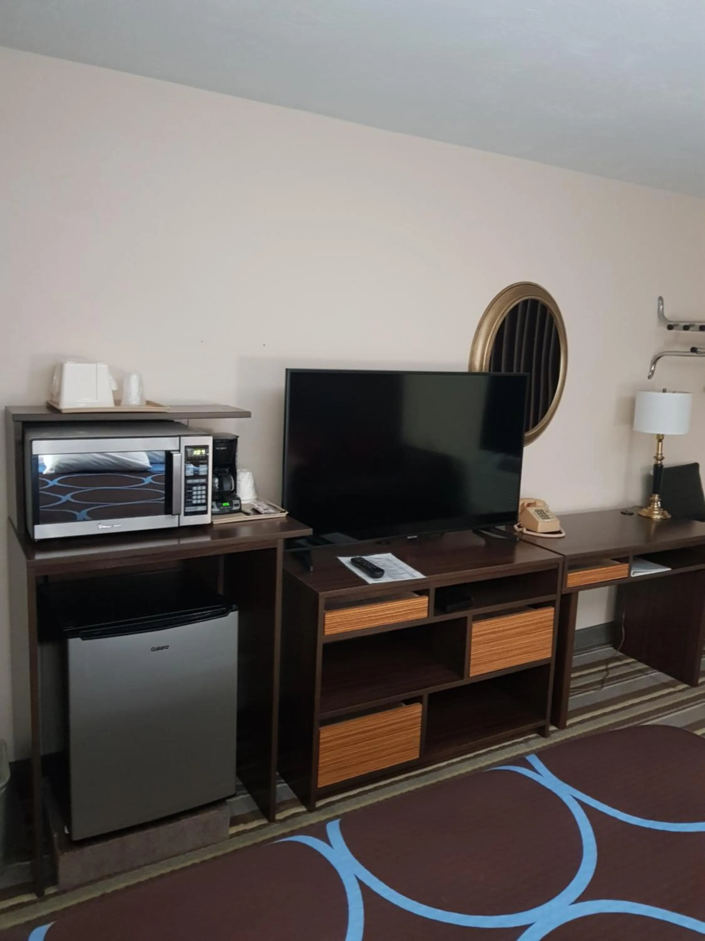 Queen Room - Non-Smoking in Super 8 by Wyndham Shelton