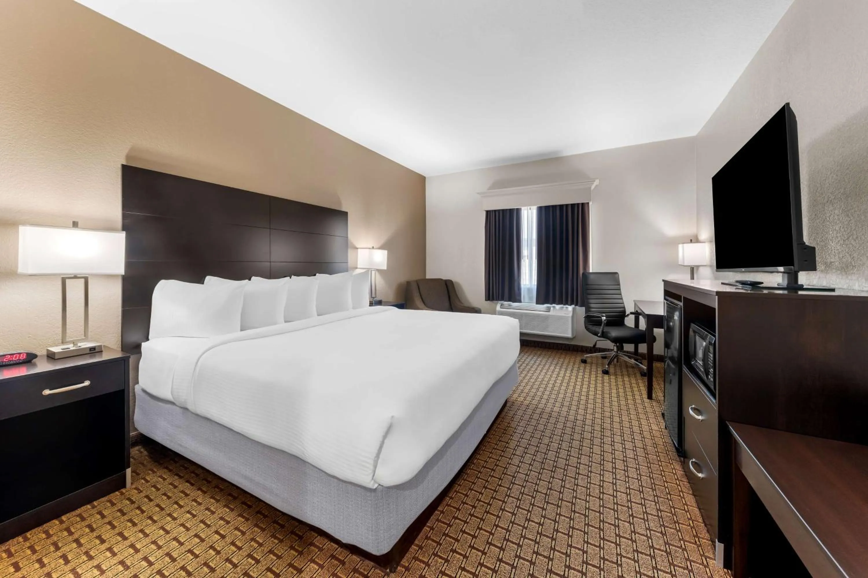 King Room - Non-Smoking in Best Western Halito Inn