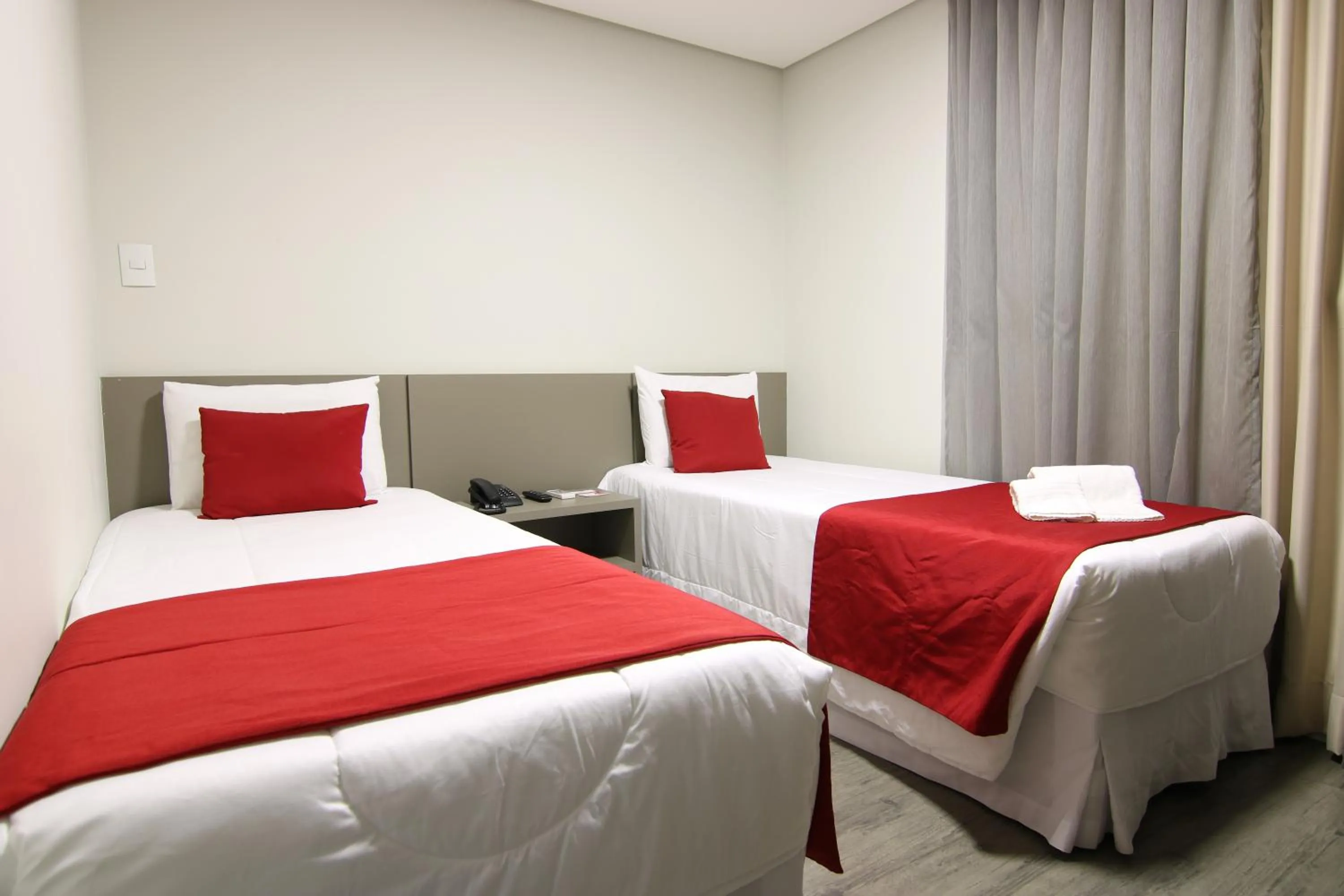 Twin Room in Lagoa Flat Hotel