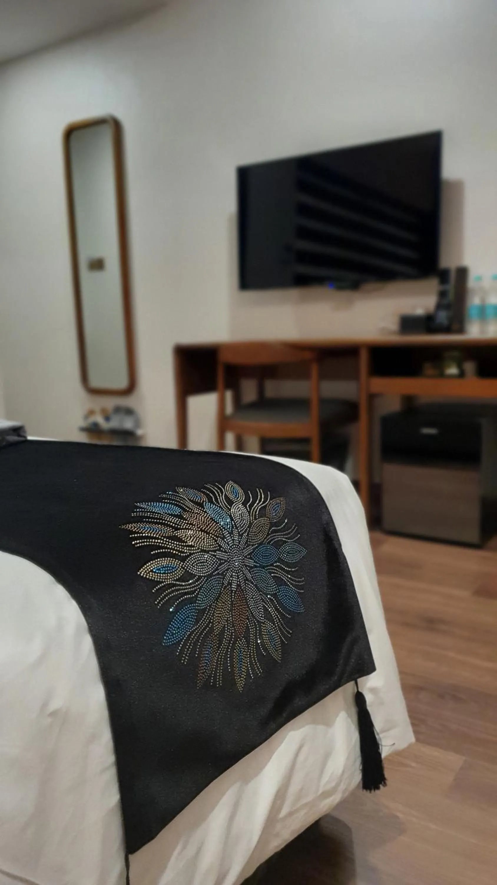 Queen Room with Balcony - single occupancy in MOMIZI HANOI 2 - PHAN KE BINH