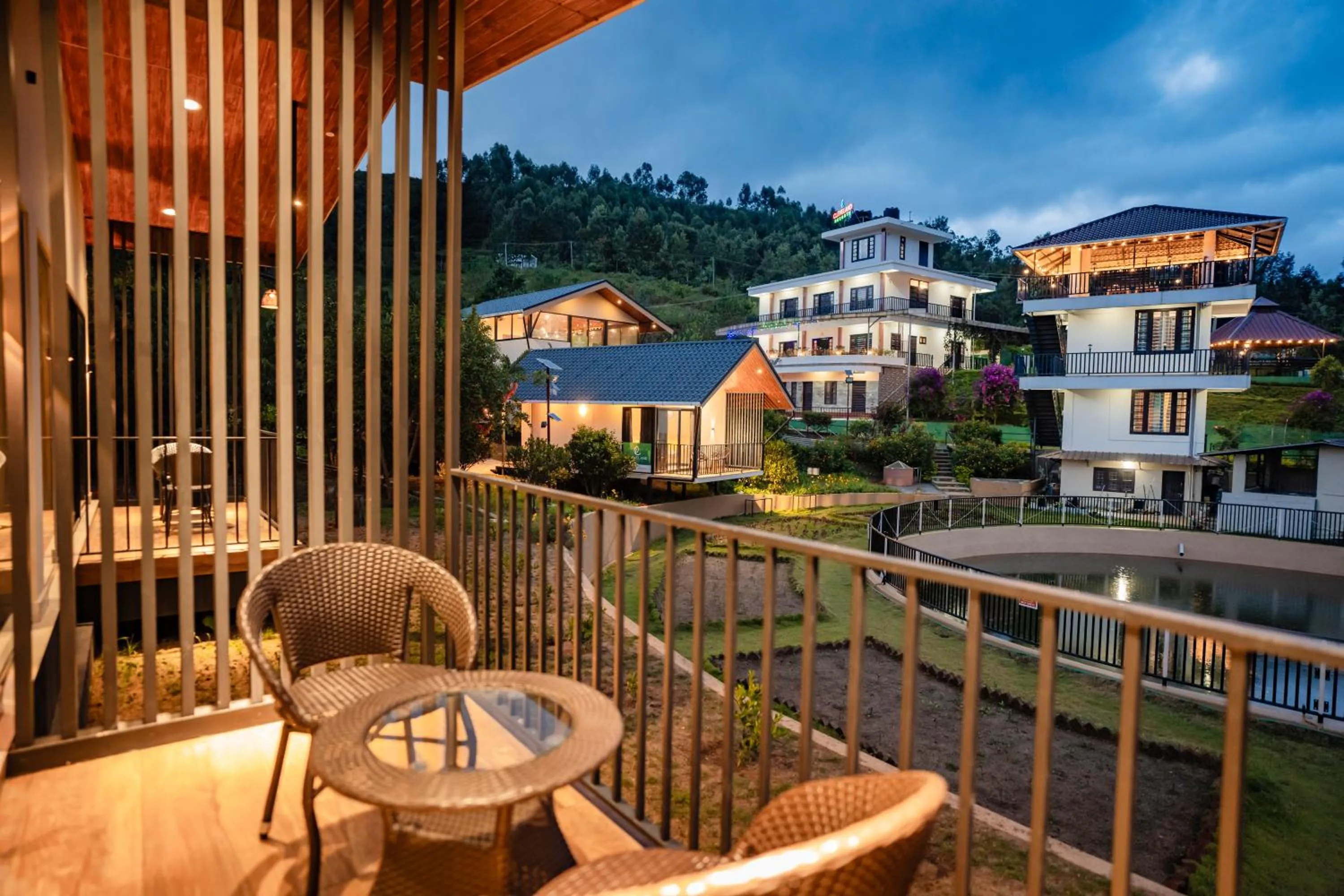 Family Room with Balcony in Cleveland Resorts Kanthalloor