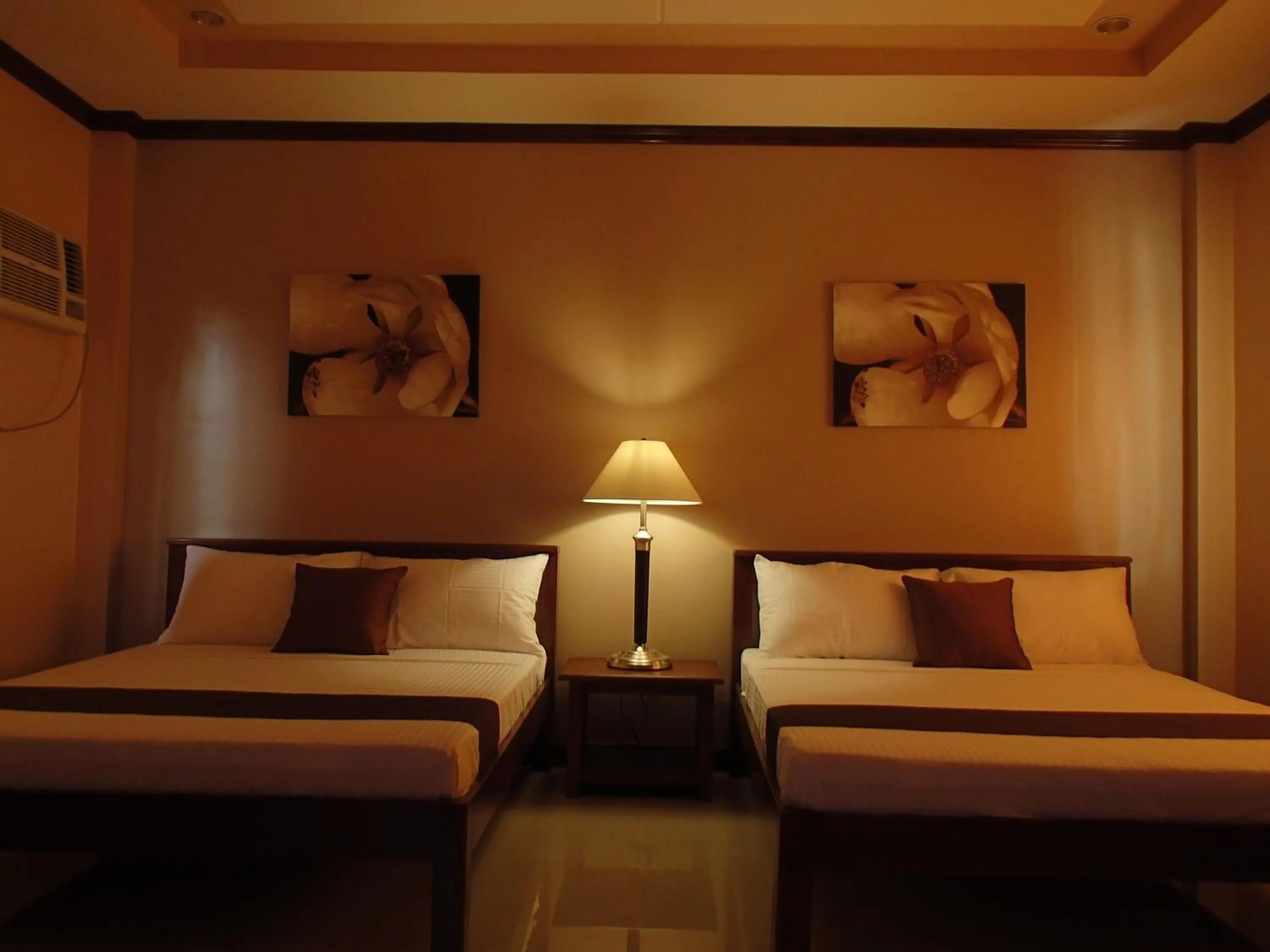 Deluxe Queen Room with Two Queen Beds in Malapascua Starlight Resort