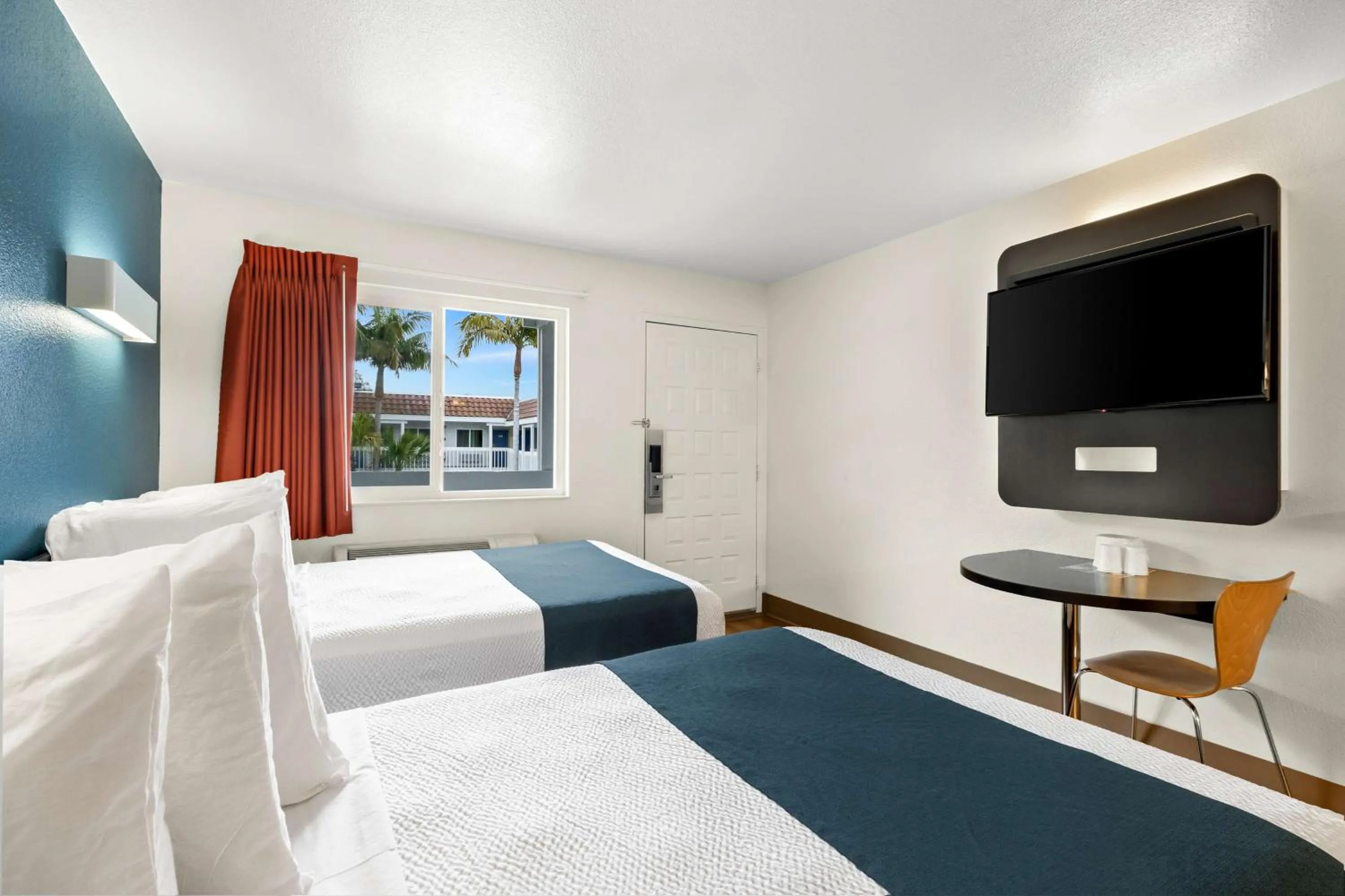 Quadruple Room - Non-Smoking in Studio 6 Suites Carpinteria, CA Santa Barbara South