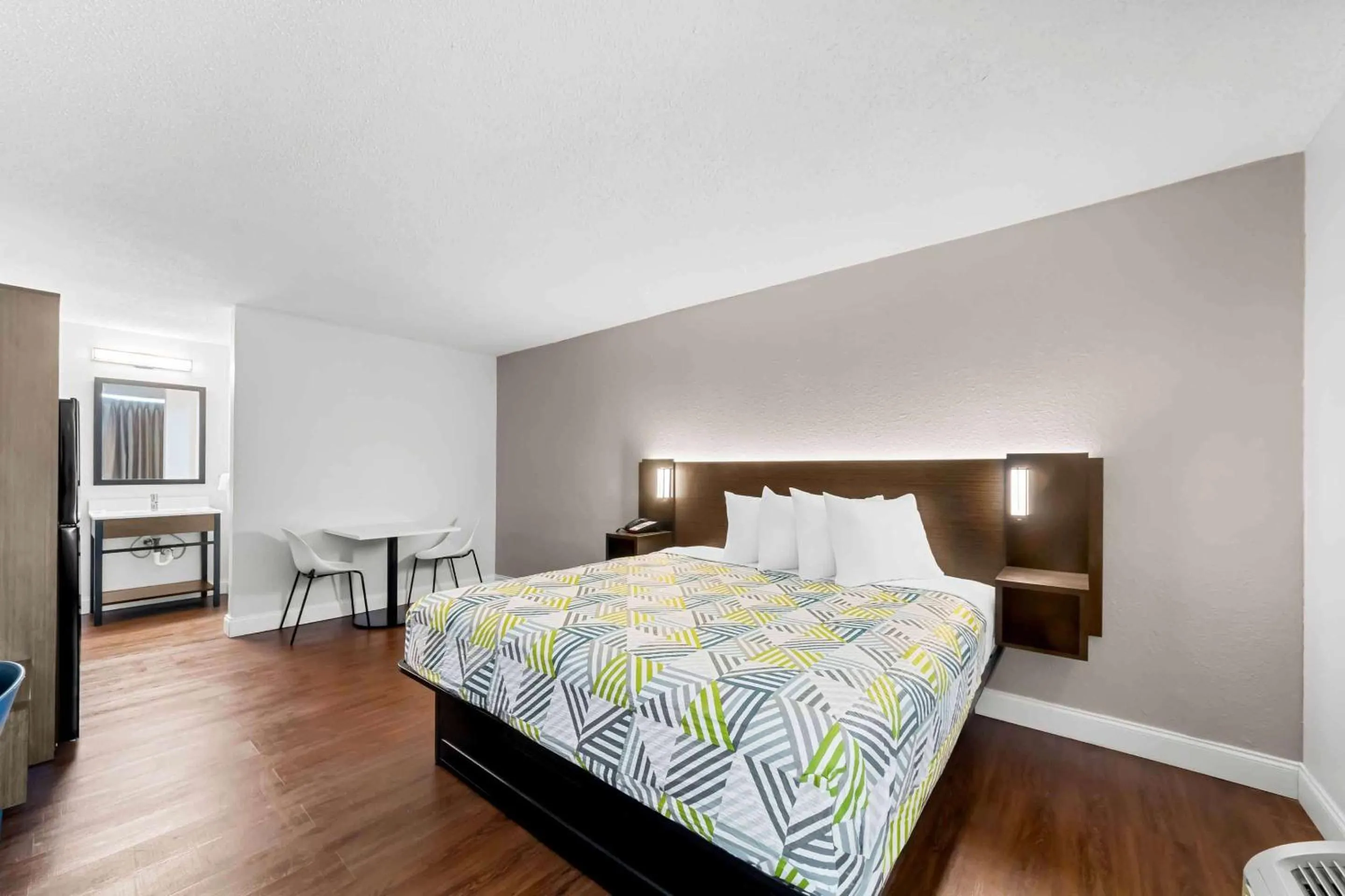 King Room - Smoking  in Studio 6 Port Lavaca, TX