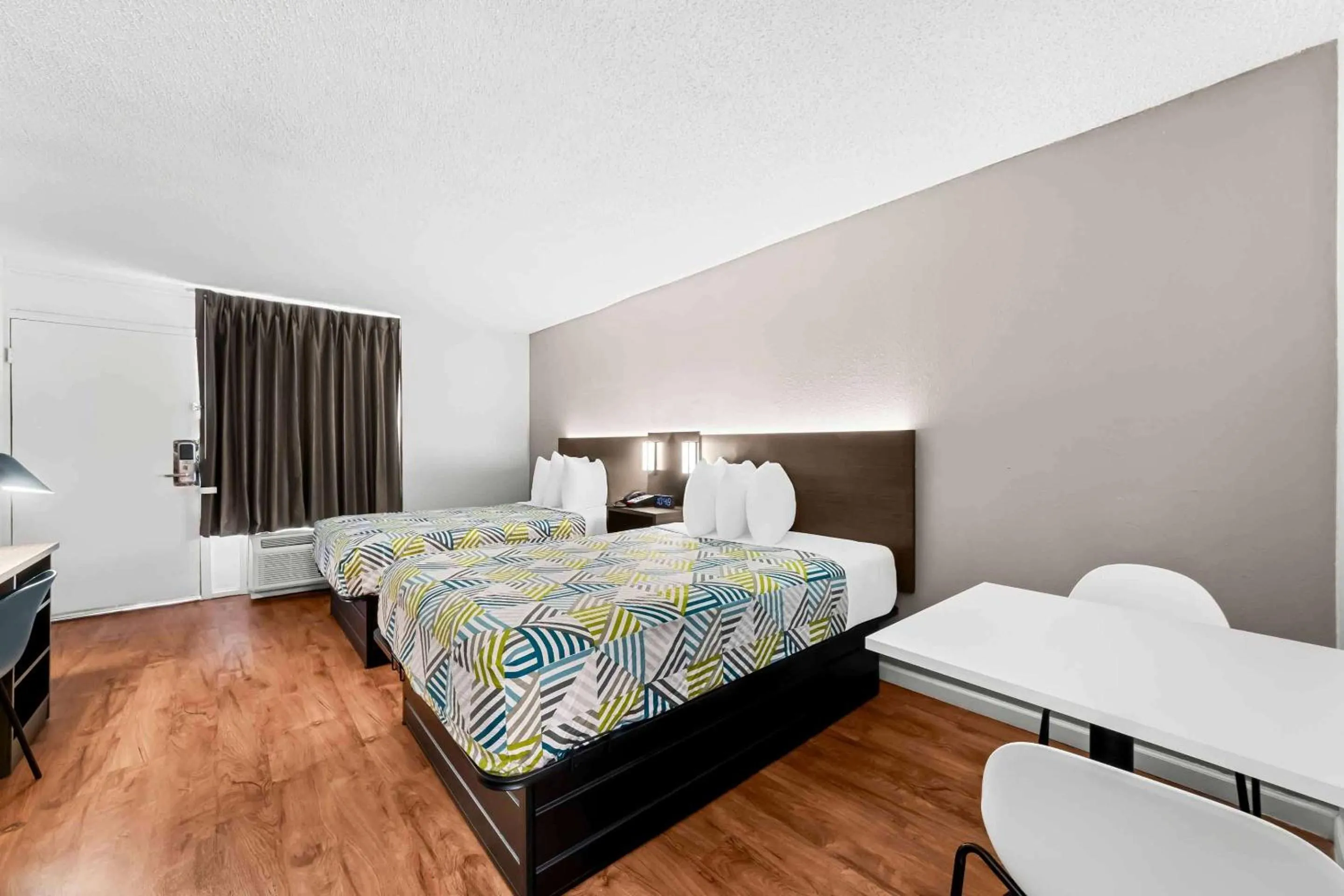 Quadruple Room - Disability Access - Roll in Shower in Studio 6 Port Lavaca, TX