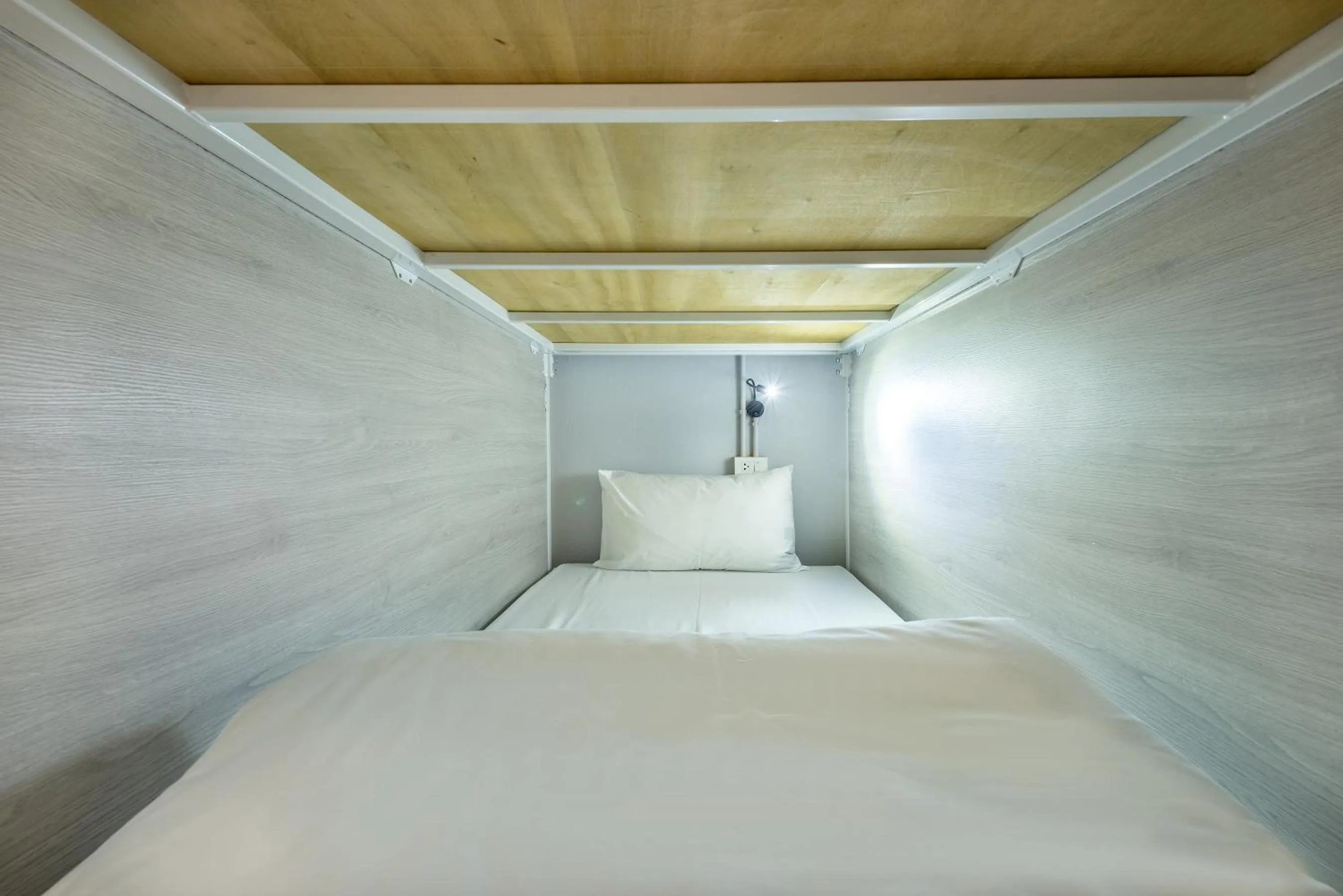 Single Bed in 10-Bed Dormitory Room in Ti Thong Hostel