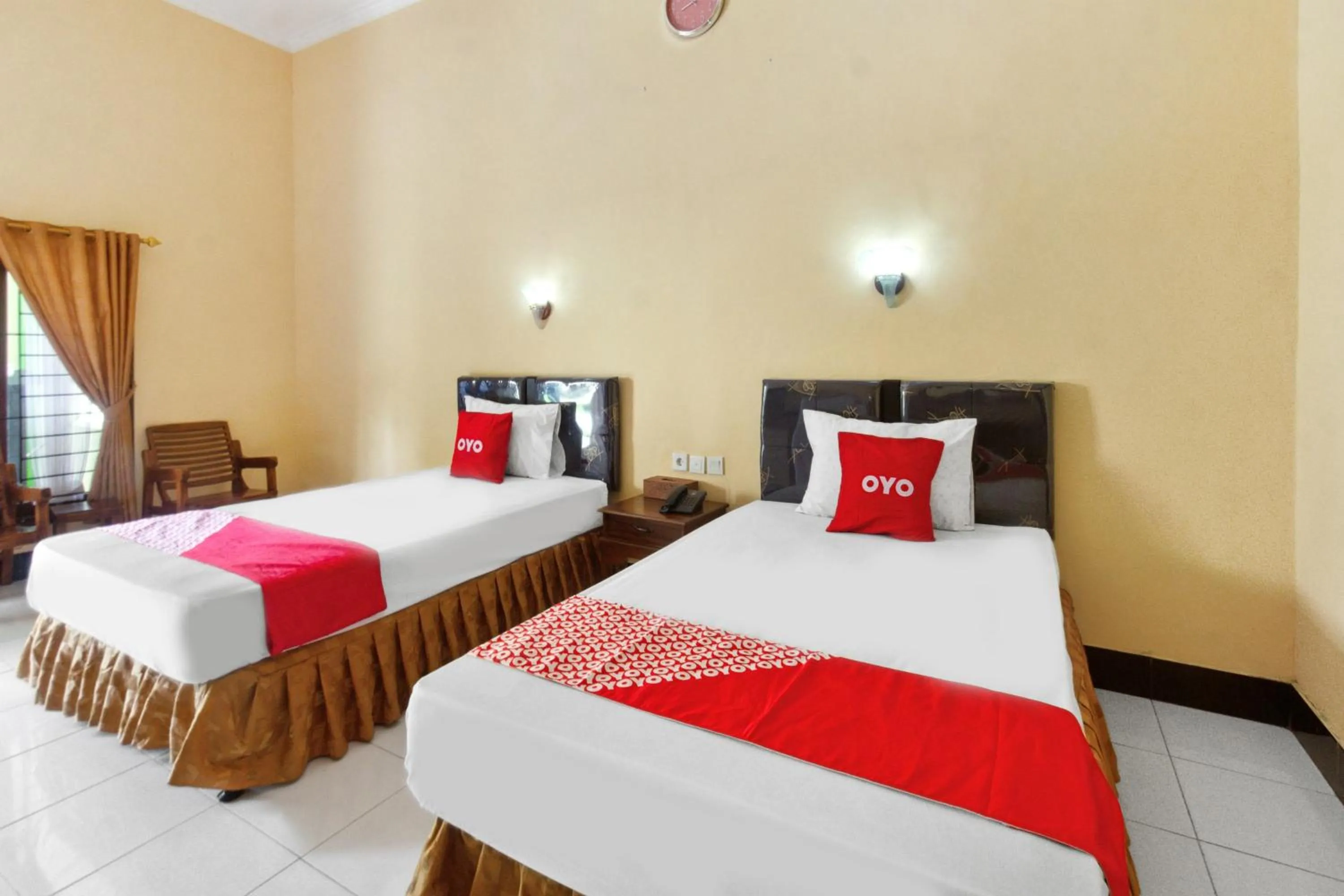 Economy Twin Room in Capital O 93391 Golden Manggis Hotel Near SMKN 1 Lingsar