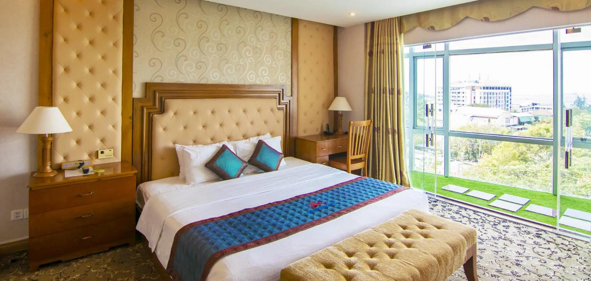 Suite with City View in Petro Hotel