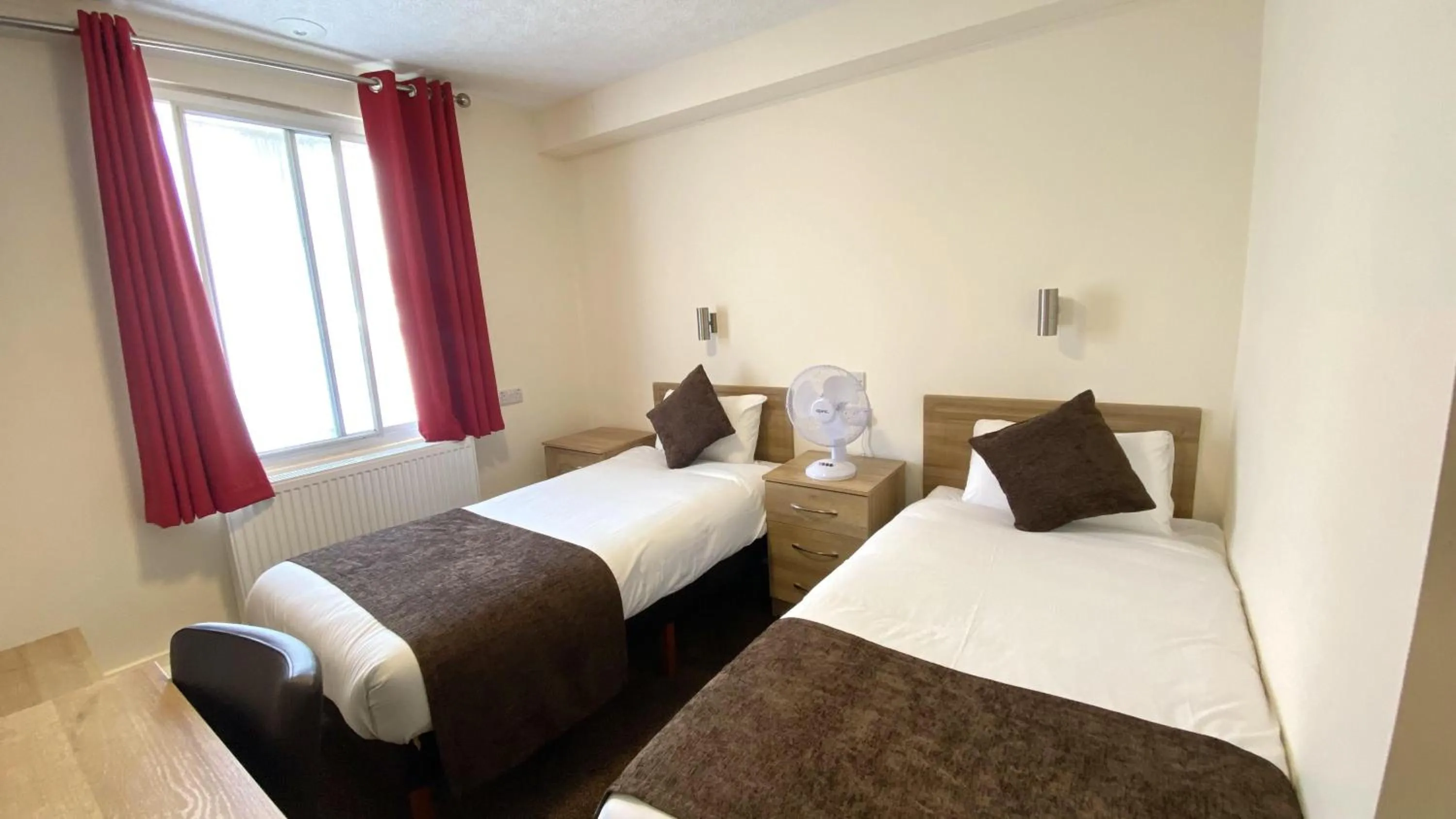 Twin Room in Russ Hill Hotel