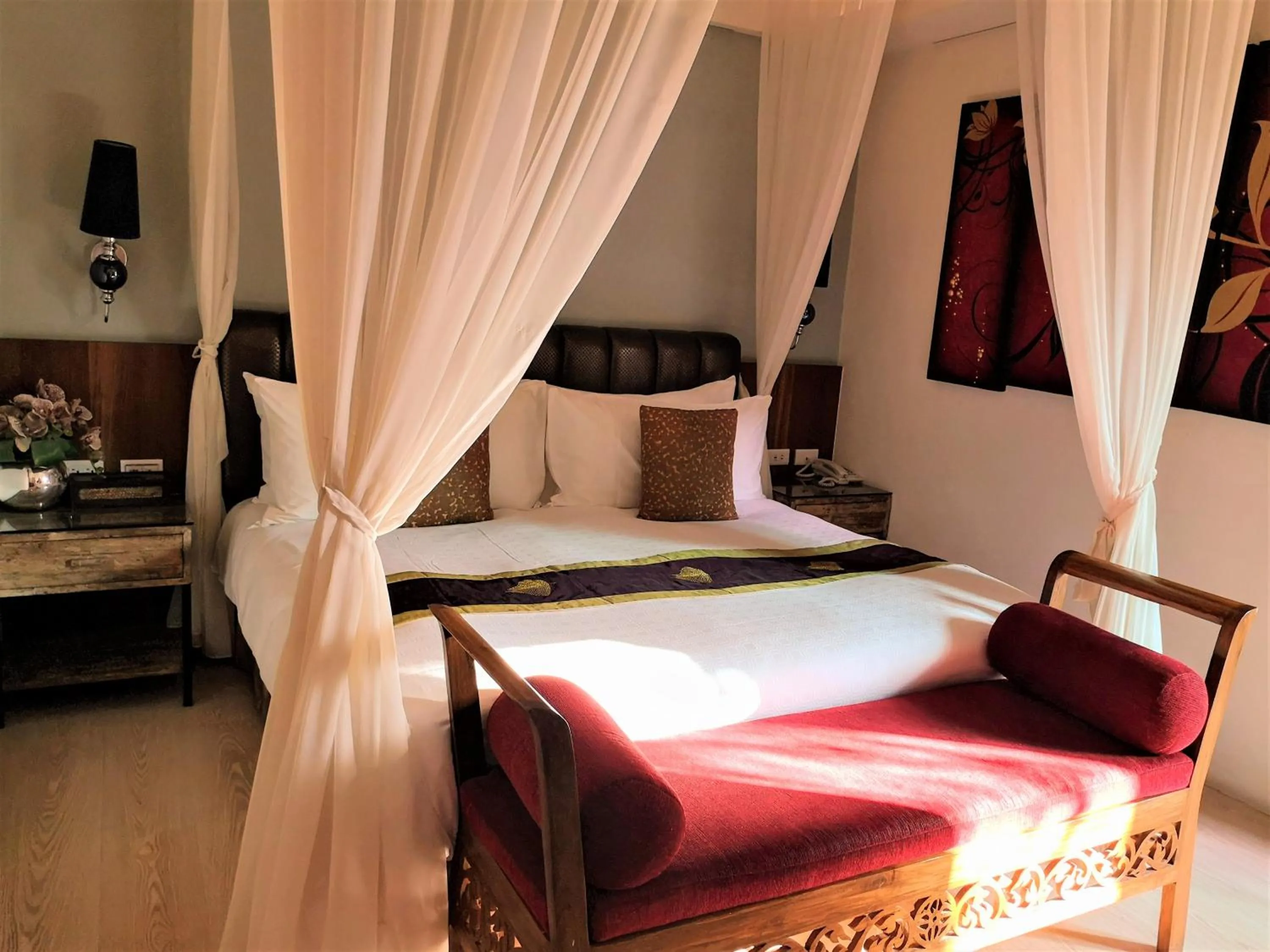 Queen Room with Balcony in A&L Inn 戀灣旅棧