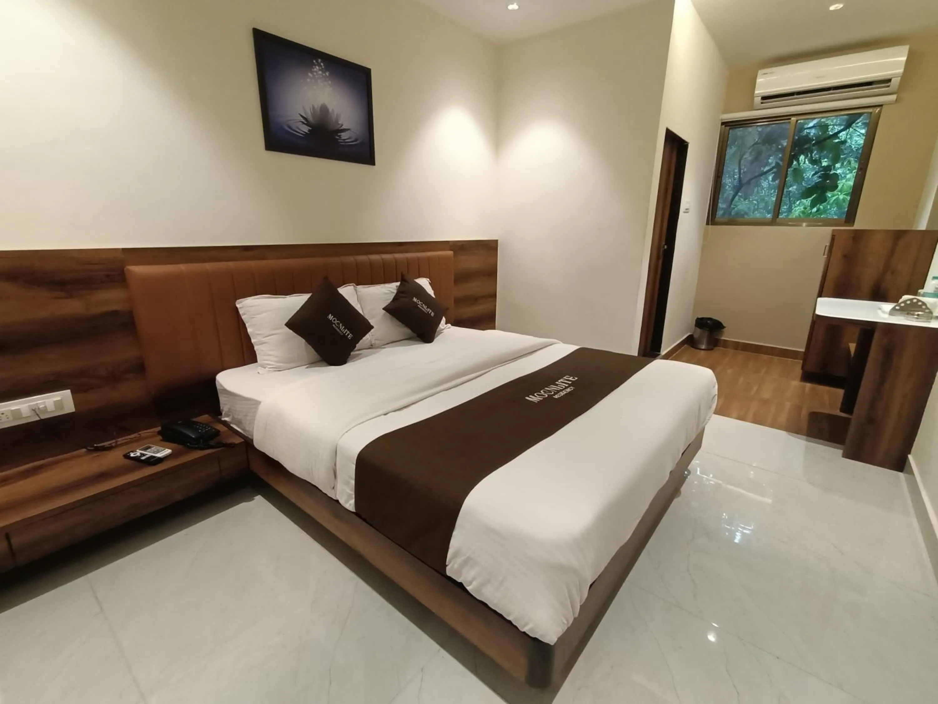 Deluxe Room in HOTEL MOON LITE RESIDENCY - Marve Road Malad West