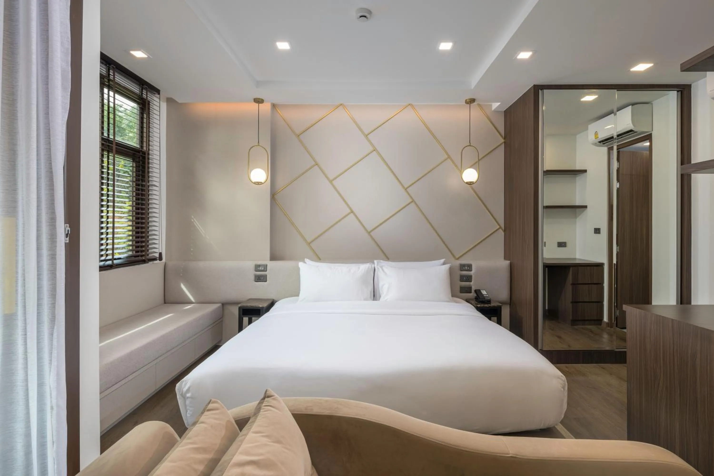Premier King Room with Bathtub in The Proud Karon Beach Phuket Trademark Collection By Wyndham