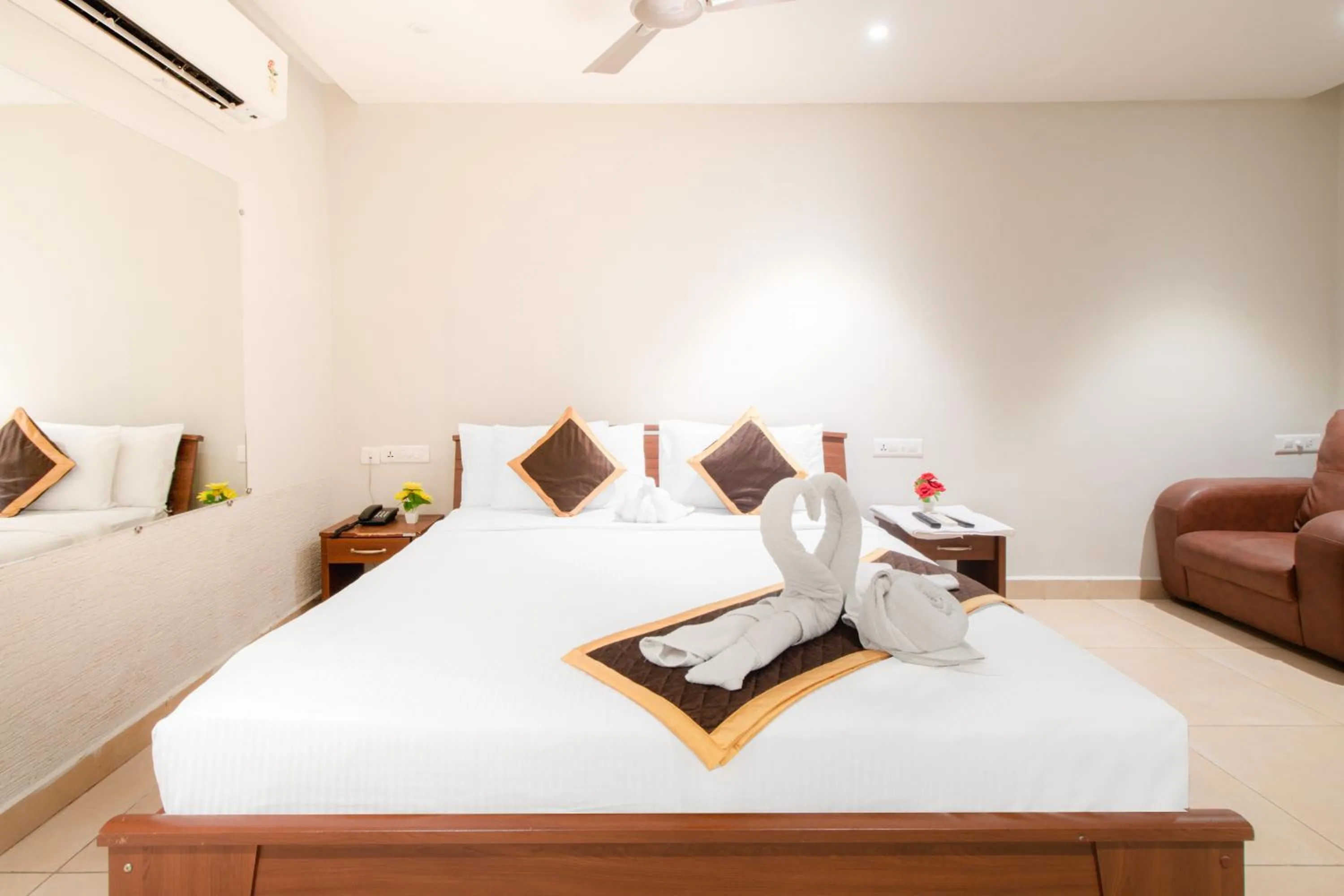 King Room - single occupancy in beeStay Hotels MG Road Vijayawada