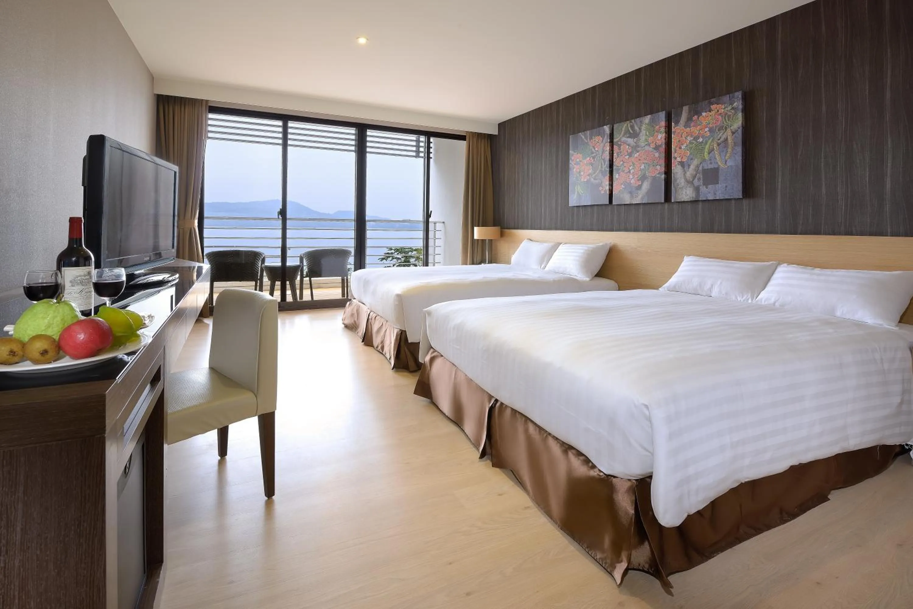 Quadruple Room with Lake View in Lealea Garden Hotels - Sun Lake