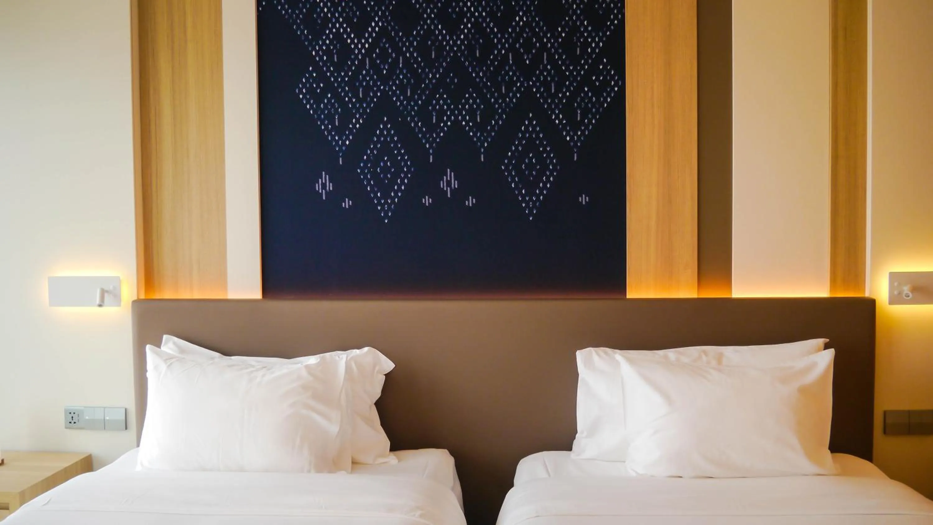 Deluxe Twin Room in Shenzhen Tower Hotel Bangkok