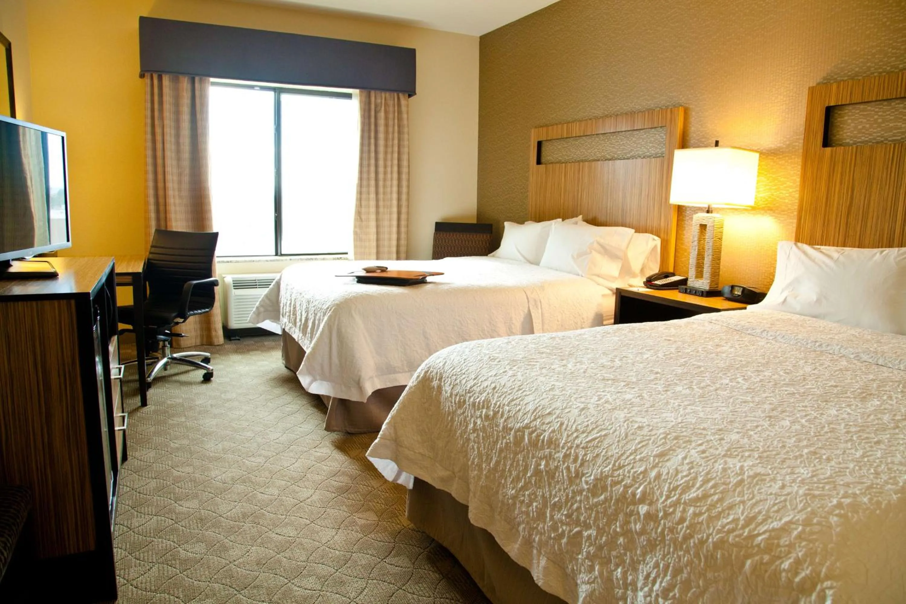 Queen Room with Two Queen Beds (4 Adults) in Hampton Inn & Suites Salinas