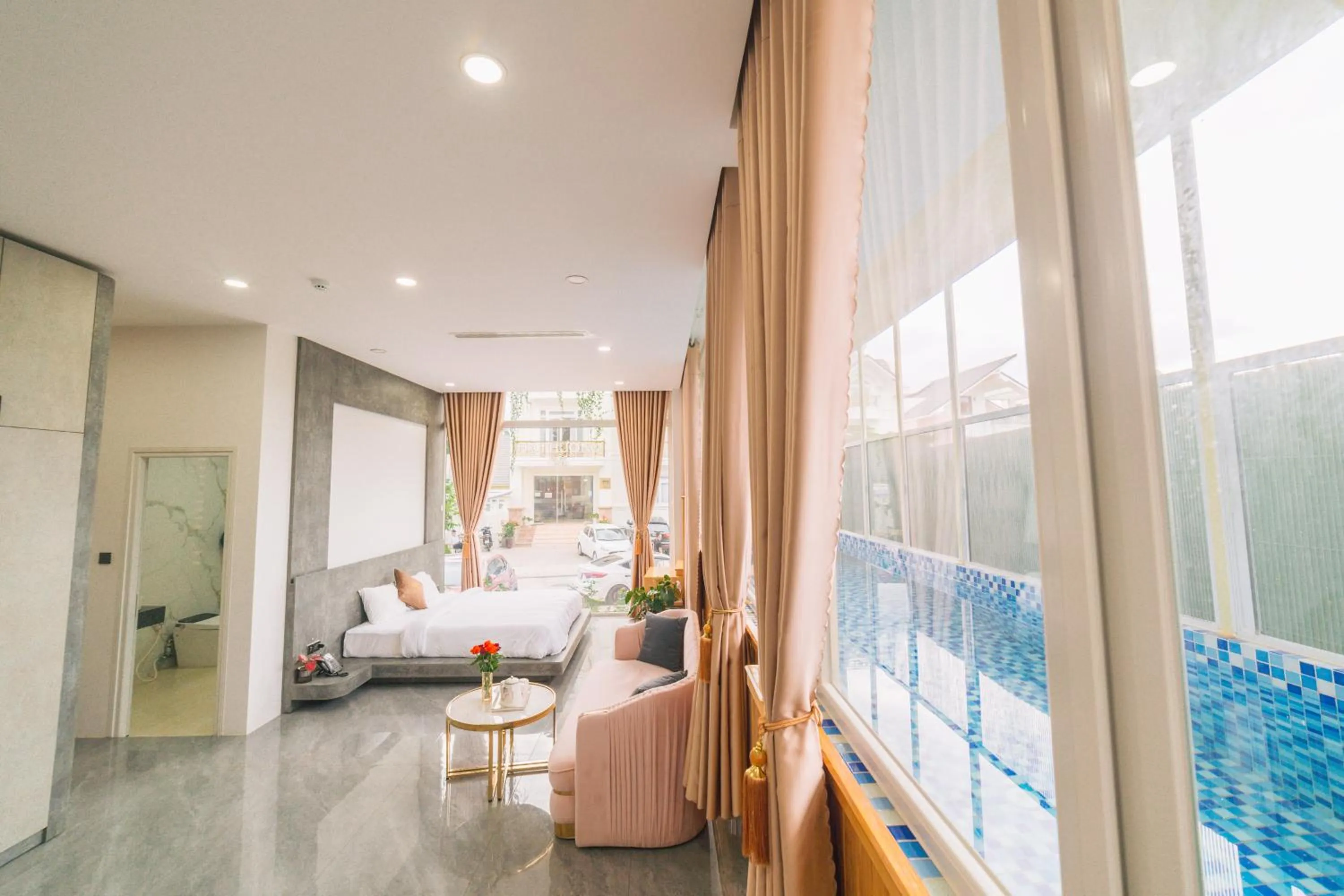 Deluxe King Room in Quy Tai Premium Hotel