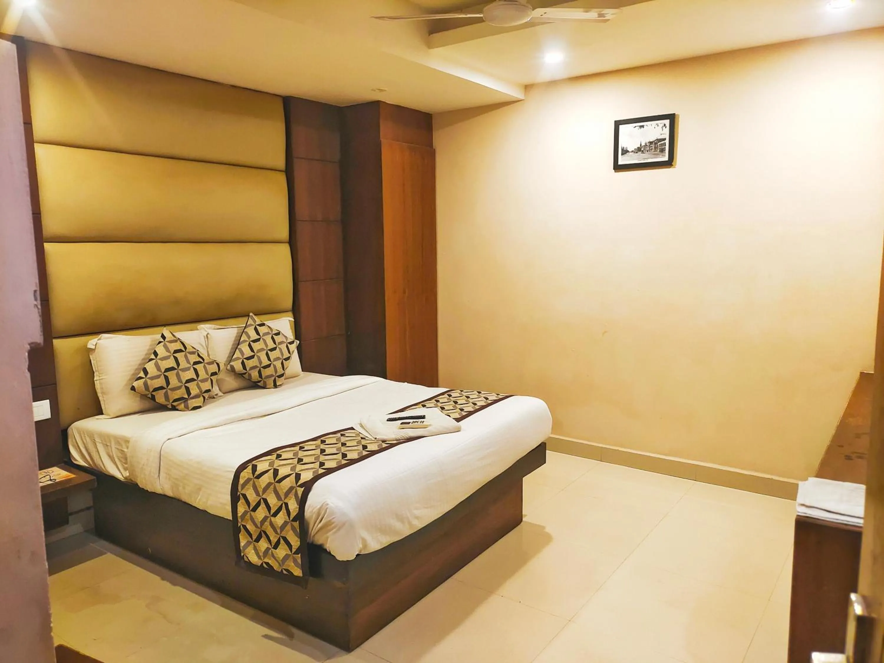 Economy Double Room - single occupancy in Santhi Bhavan, Chennai Central