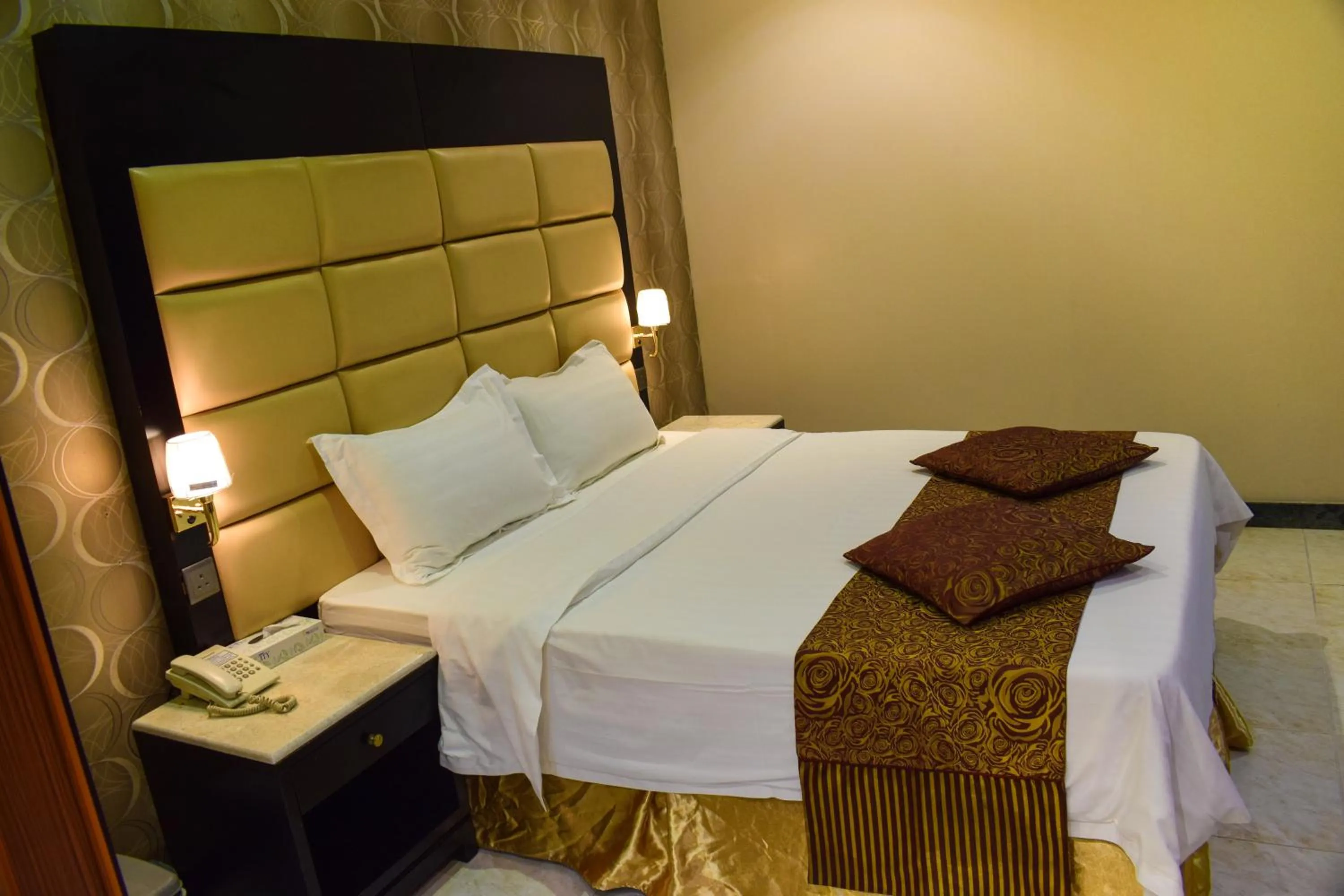 Double or Twin Room - single occupancy in Arjan Qurtuba Served Apartments