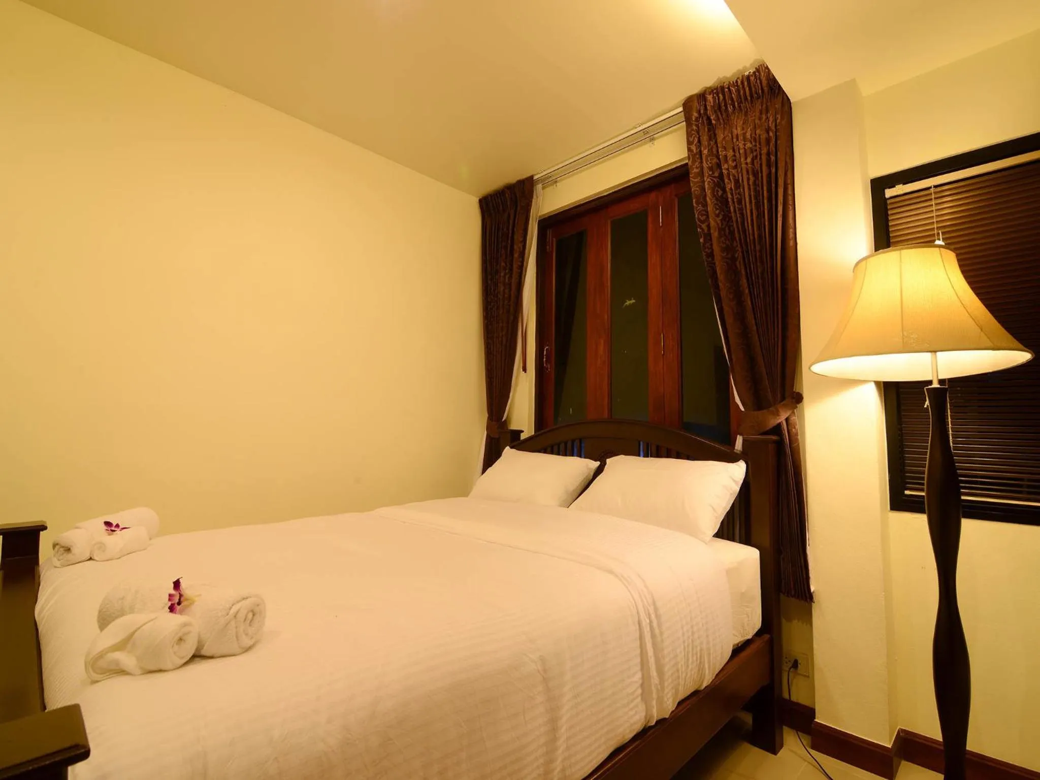 Deluxe Double Room with River View in Ban U Thong Accommodations