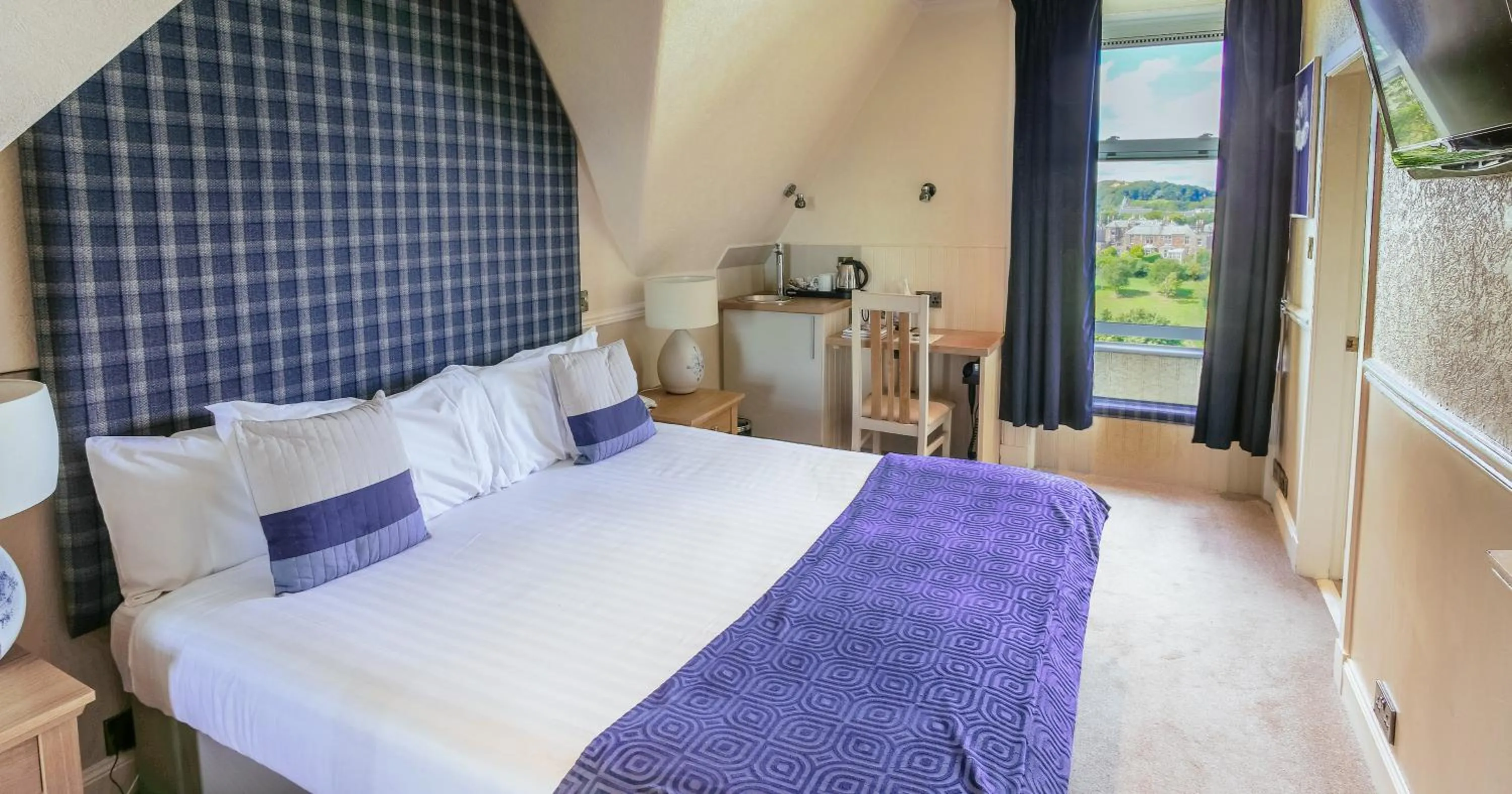 Double Room with View in Braid Hills Hotel