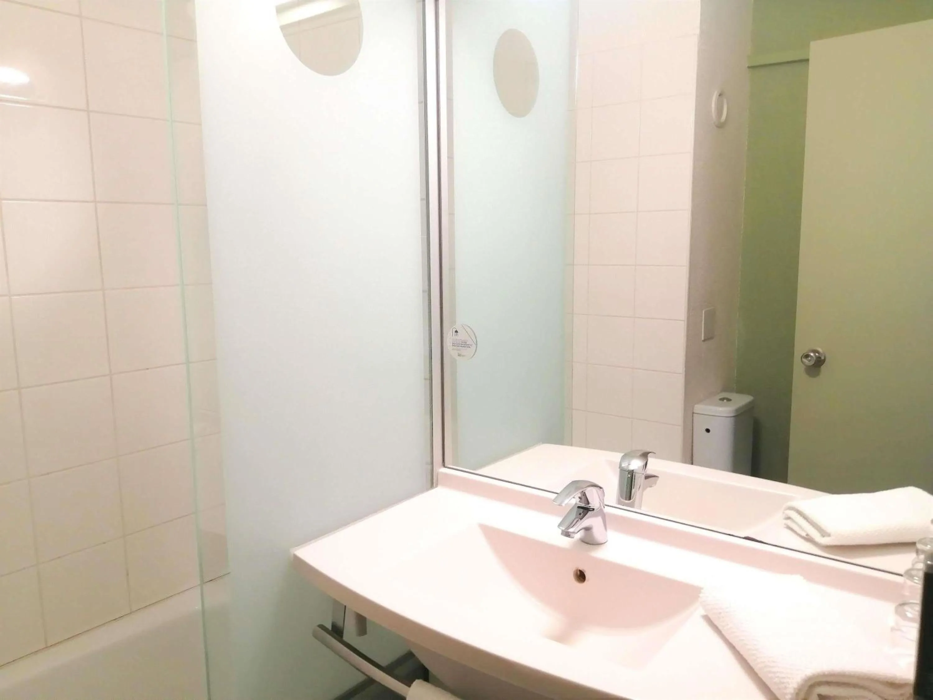 Twin Room in ibis budget Poitiers Sud