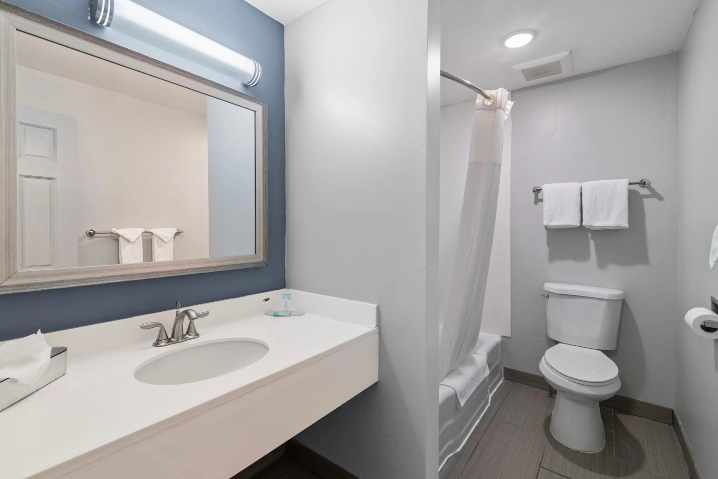 King Room - Non-Smoking in Knight's Inn Boston/Danvers