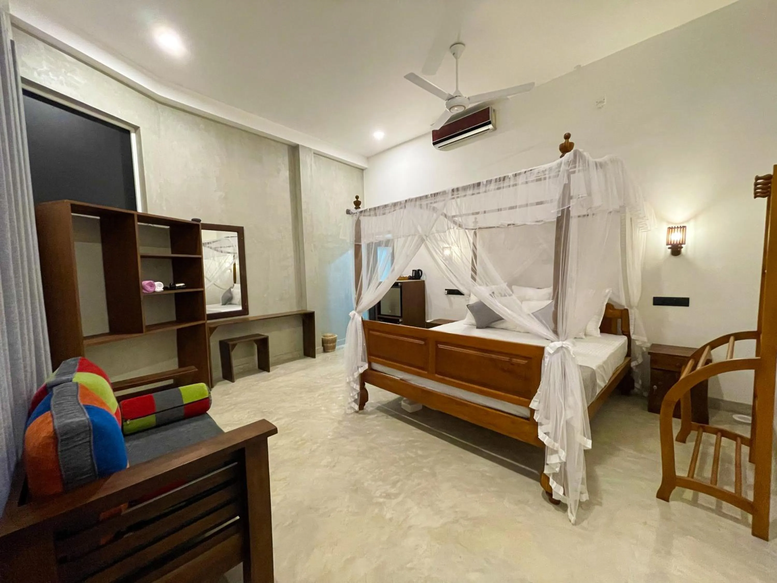 King Room in LaRoy FutureStay - Smart Hotel Mirissa