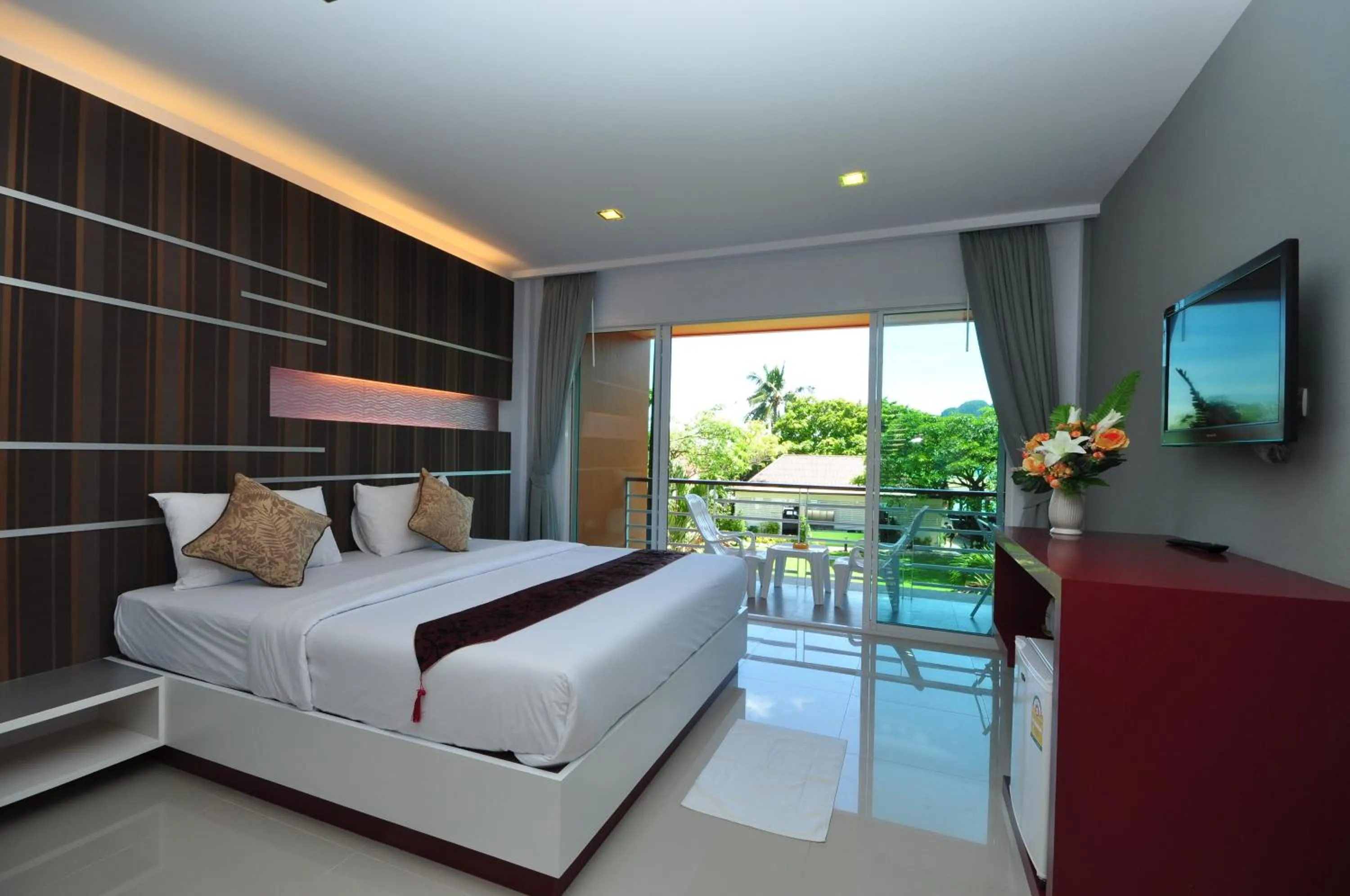 Deluxe Double Room with Balcony in Phi Phi Rimlay Resort