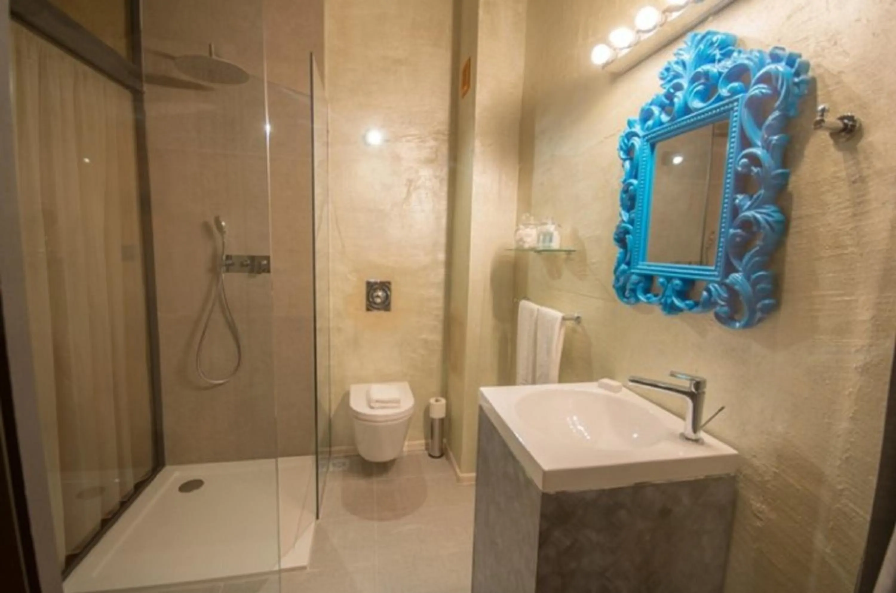 Deluxe Room in The Vincent Boutique Suites