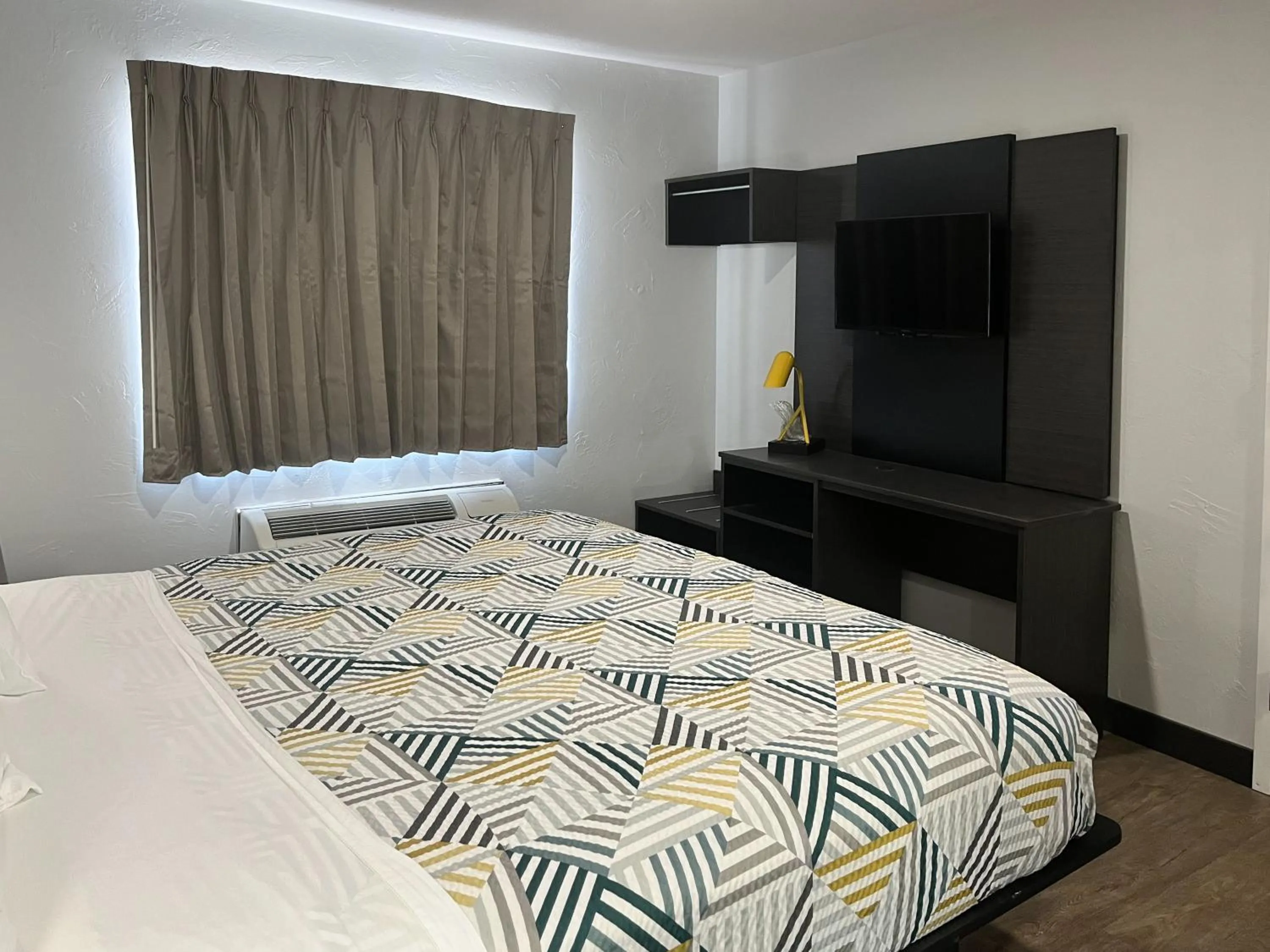 Deluxe King Suite in Studio 6 Ogden, UT 21st Street