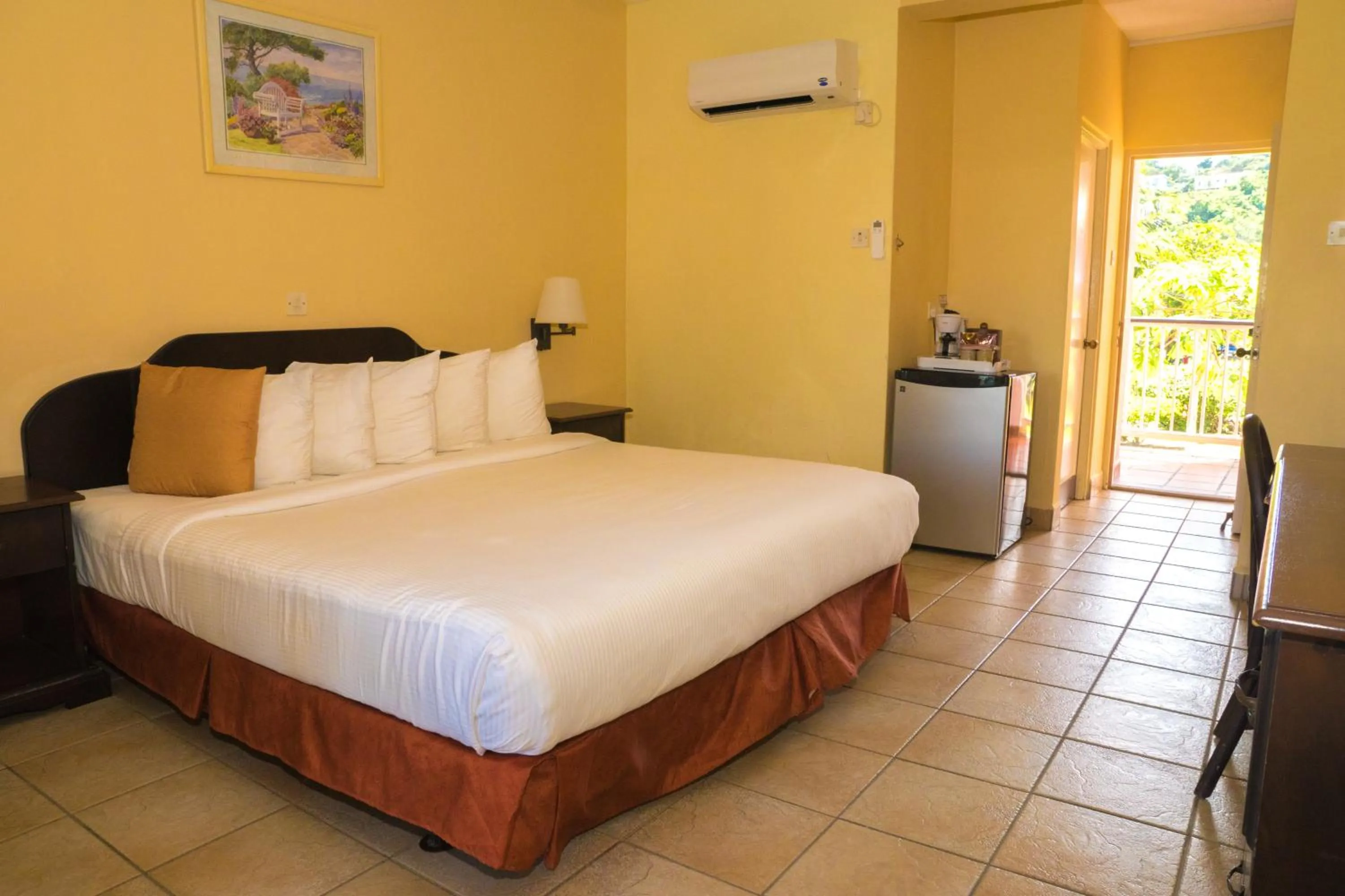 Ocean View Room with King Bed in Allamanda Beach Resort