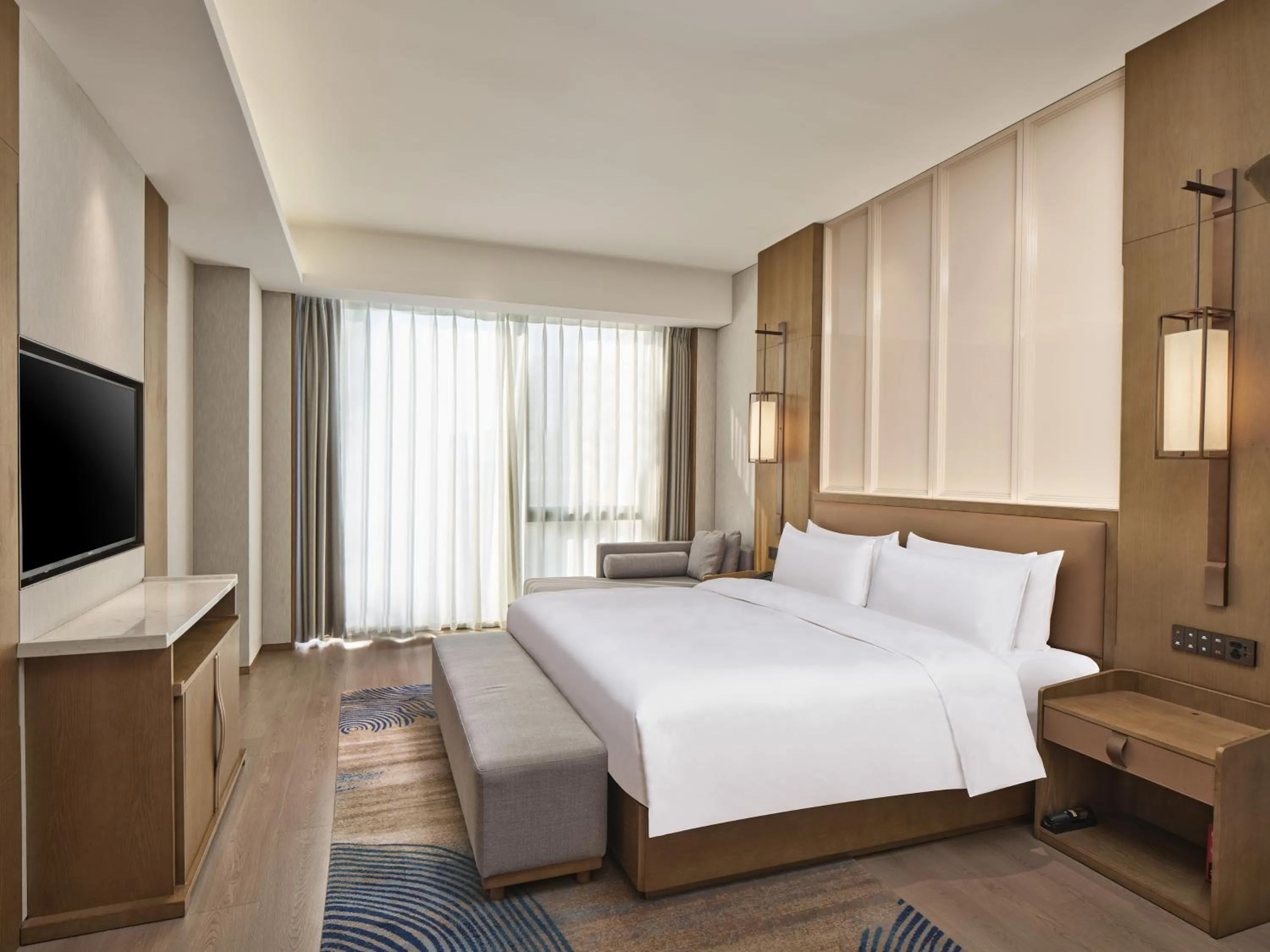 One-Bedroom King Suite in Crowne Plaza Chengdu Wuhou by IHG