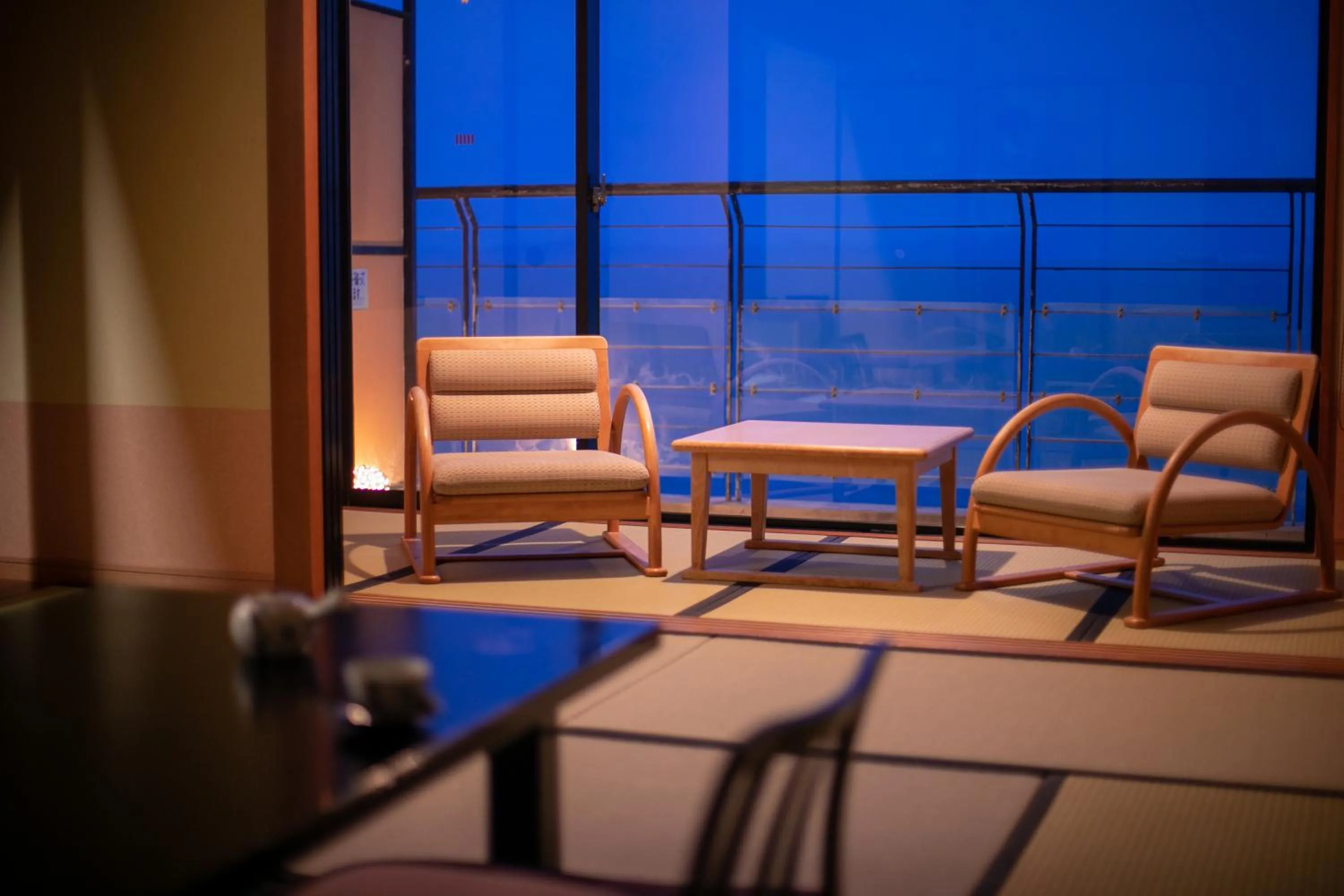 Family Room with Private Bathroom in Genjiko