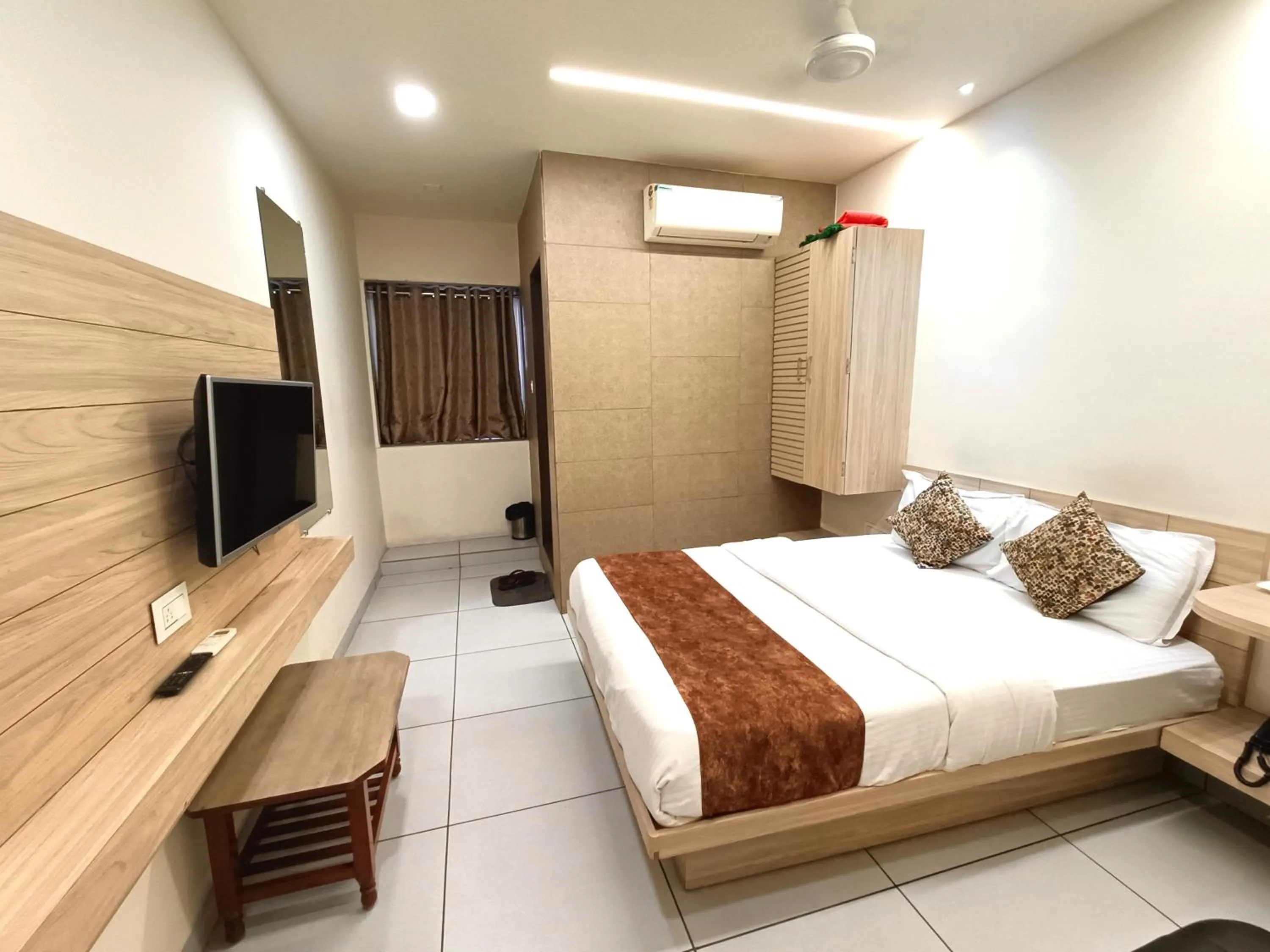Standard Double Room - single occupancy in Hotel Kinara