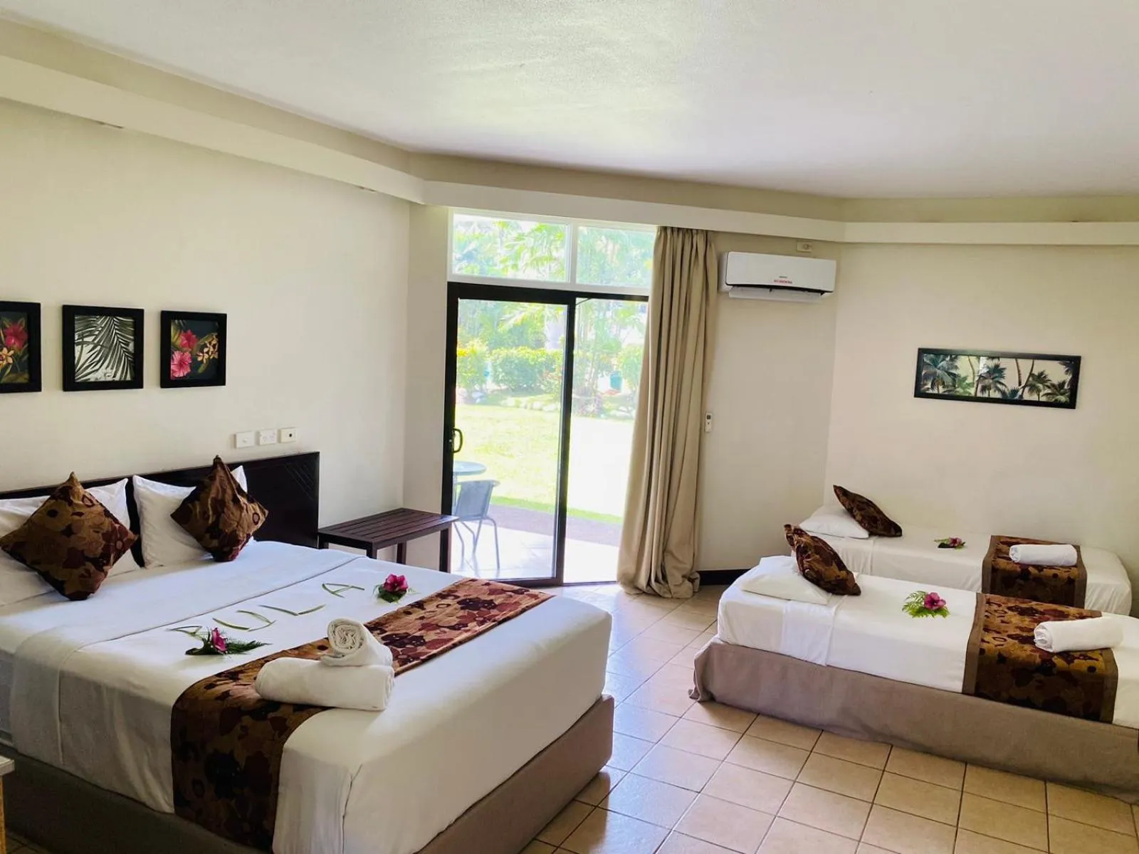 Family Room in Hotel Oasis