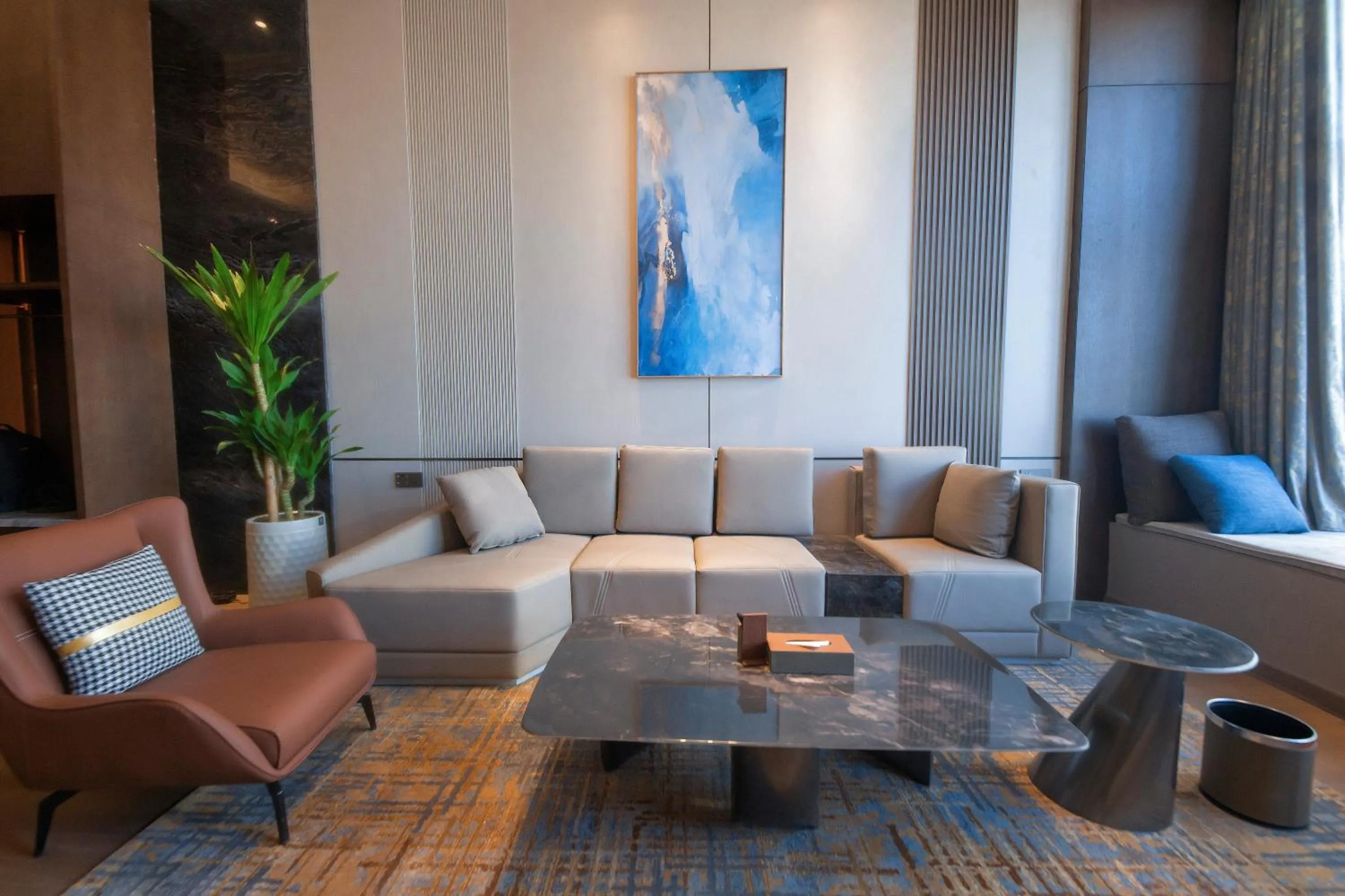 Super King Suite with One King and Two Single Beds in Wyndham Dalian Jinpu