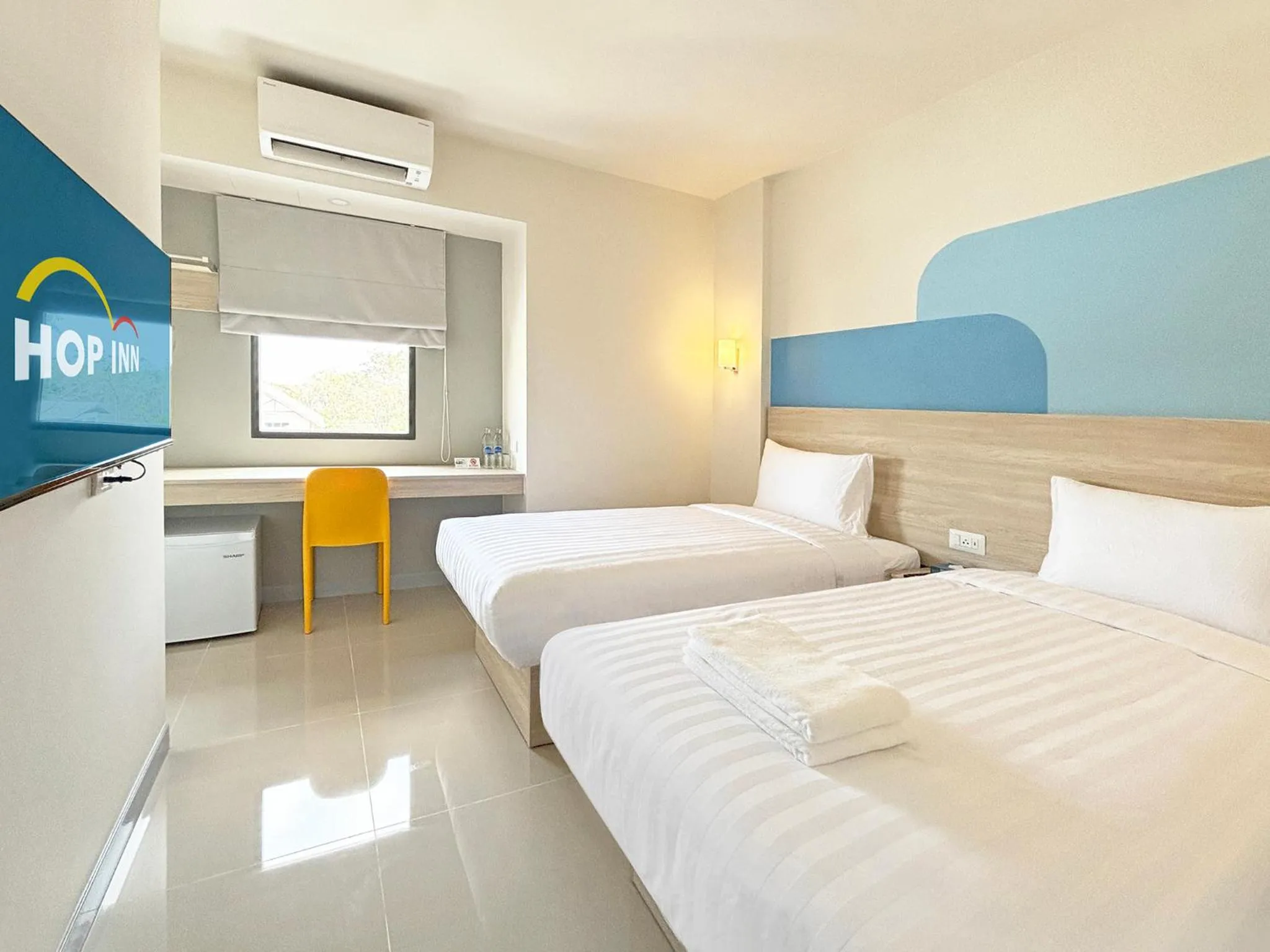 Standard Twin Room in HOP INN Suphanburi