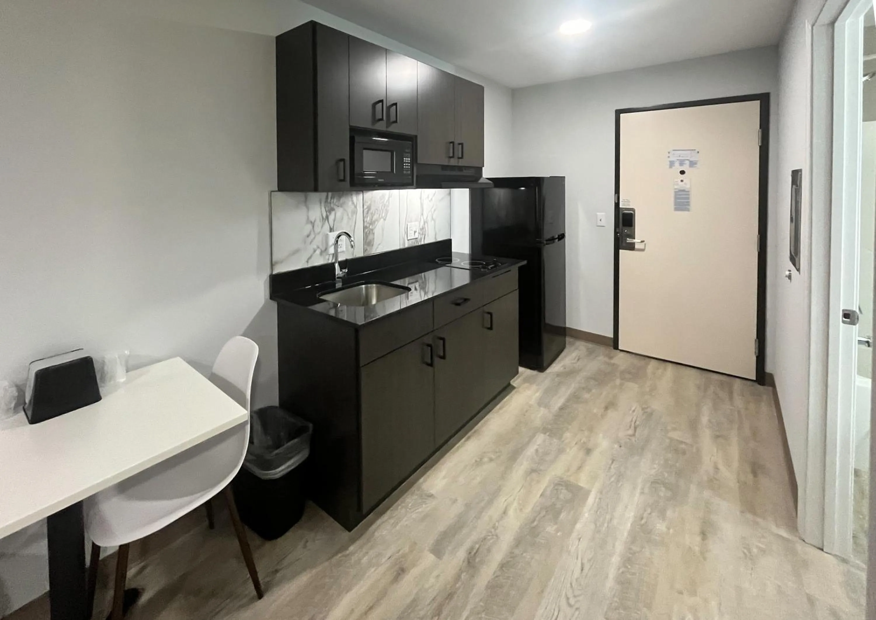 Double Room - Disability Access - Non-Smoking in Studio 6 Gonzales, LA Baton Rouge Geismar Prairieville I 10