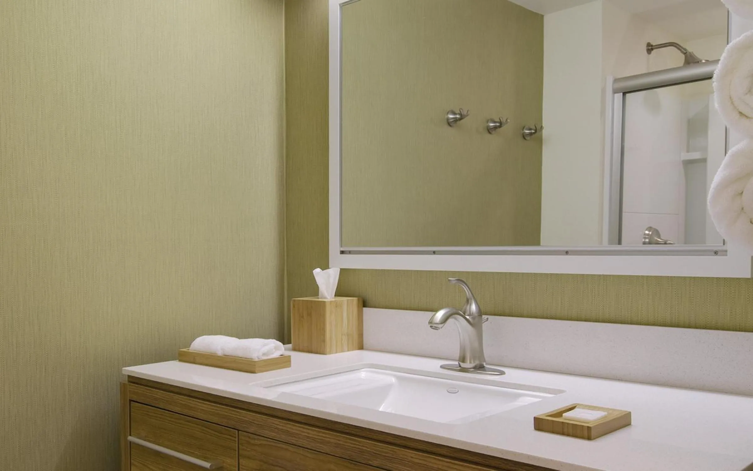Queen Suite with Roll-In Shower - Mobility Access in Home2 Suites By Hilton Winter Garden