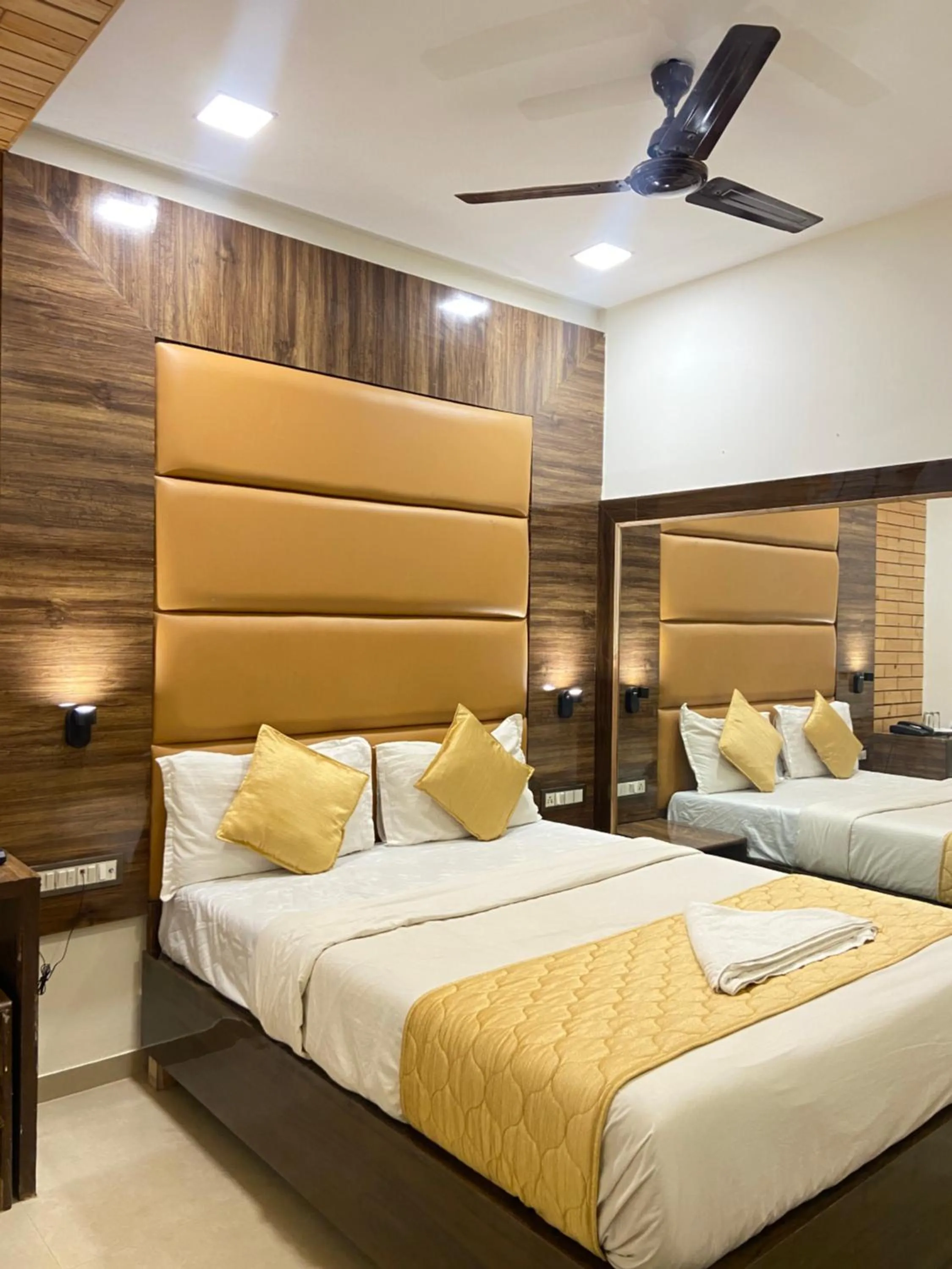 Hotel Blue Wellington - Near Mumbai Airport