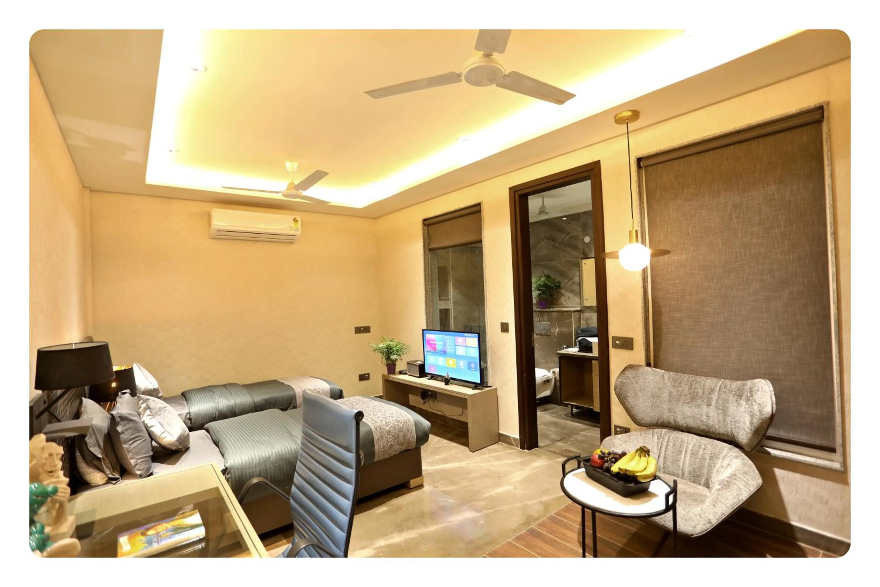 Deluxe Double or Twin Room in KRYC Luxury Living near Indraprastha Apollo Hospital