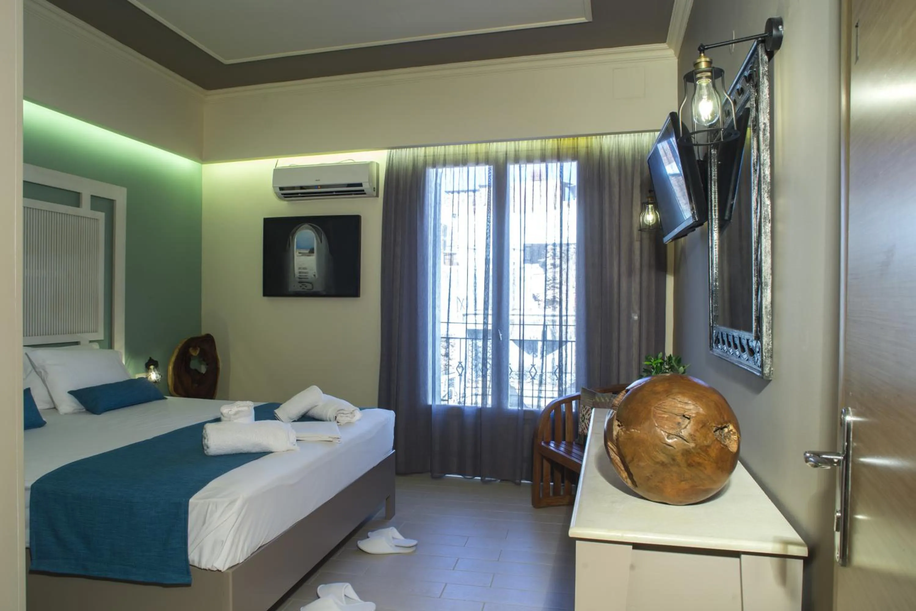 Classic Room with Balcony in Elia Potie