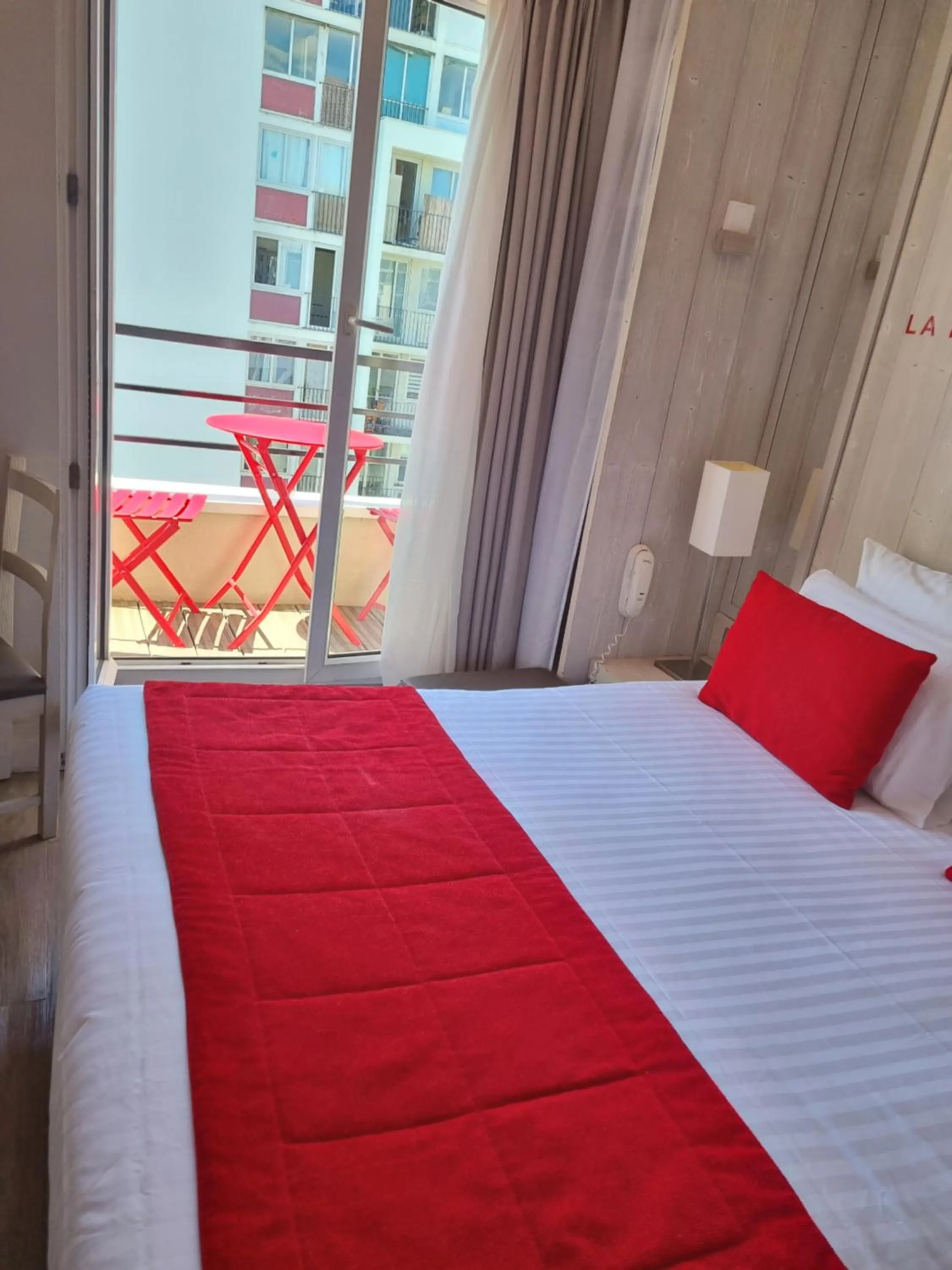 Superior Double Room with Balcony in Hôtel le 209 Paris Bercy